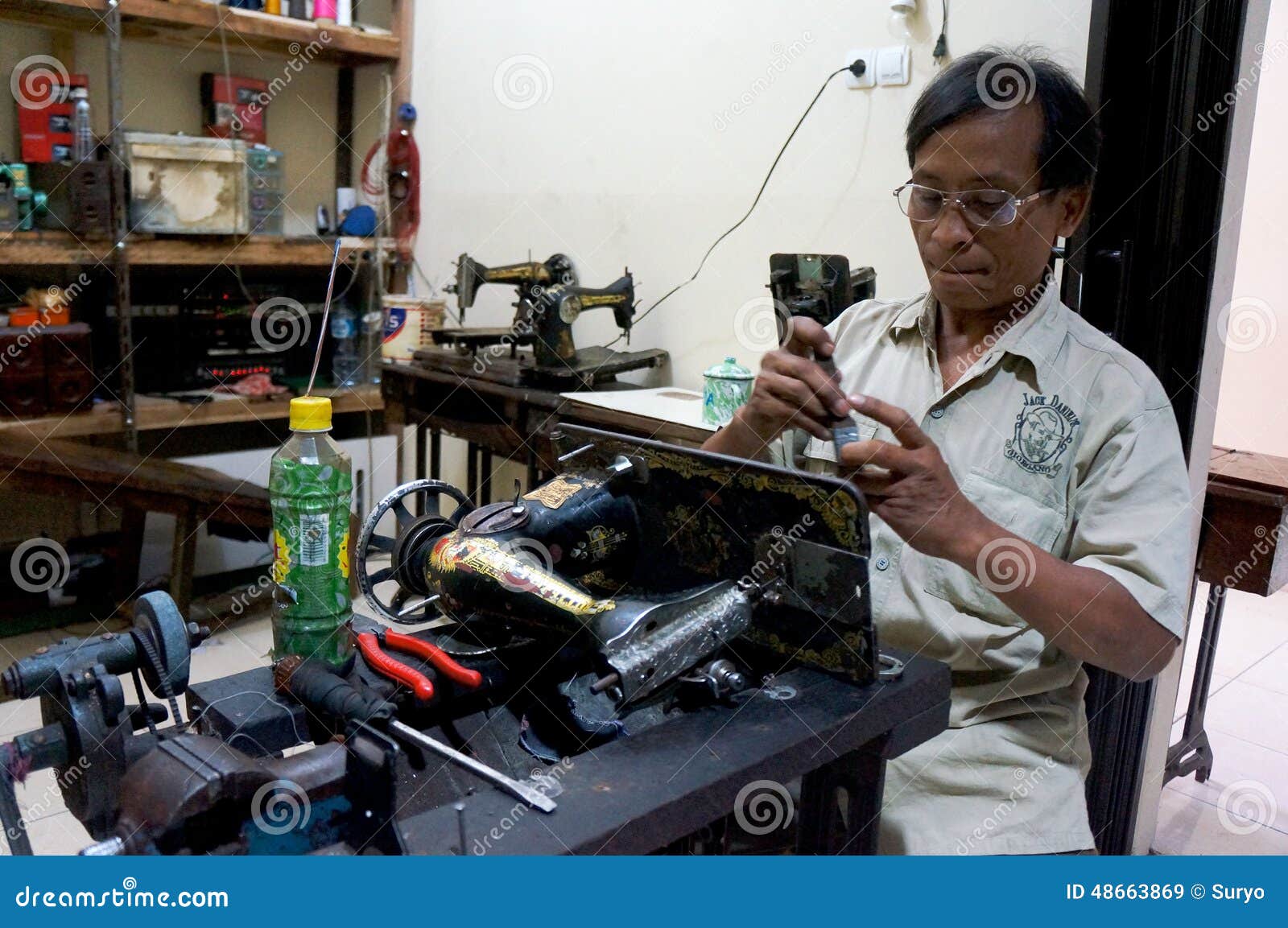 Repair sewing machine editorial stock image. Image of machine 48663869