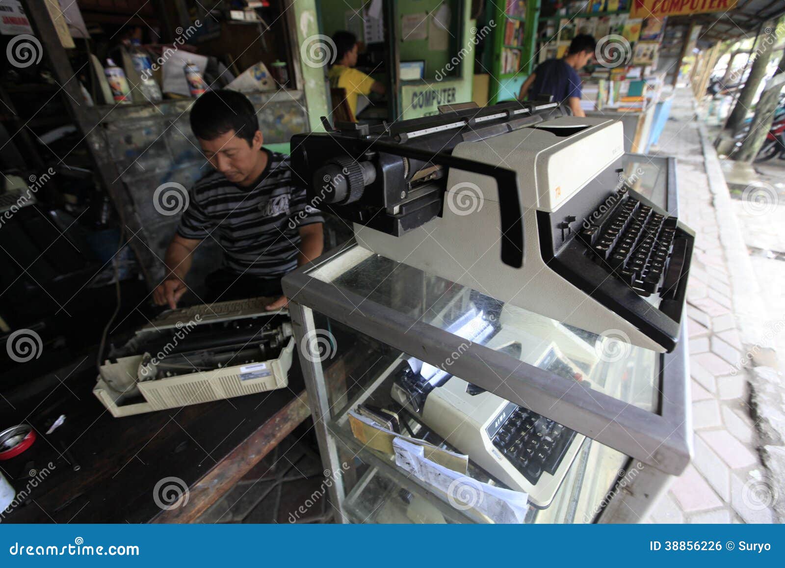 Repair typewriter editorial photo. Image of technician 38856226