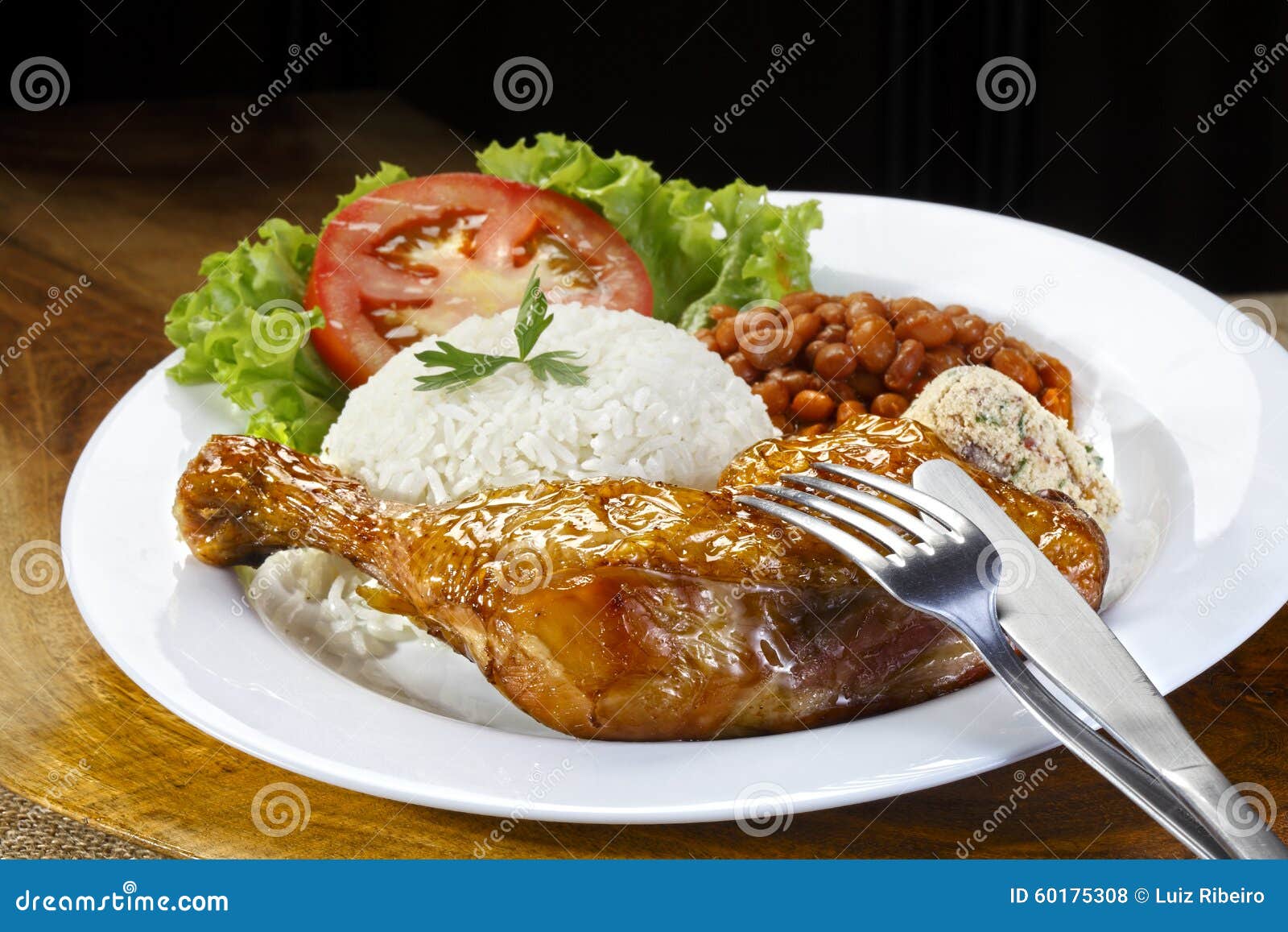 Repas chaud avec le poulet photo stock. Image du croustillant - 60175308