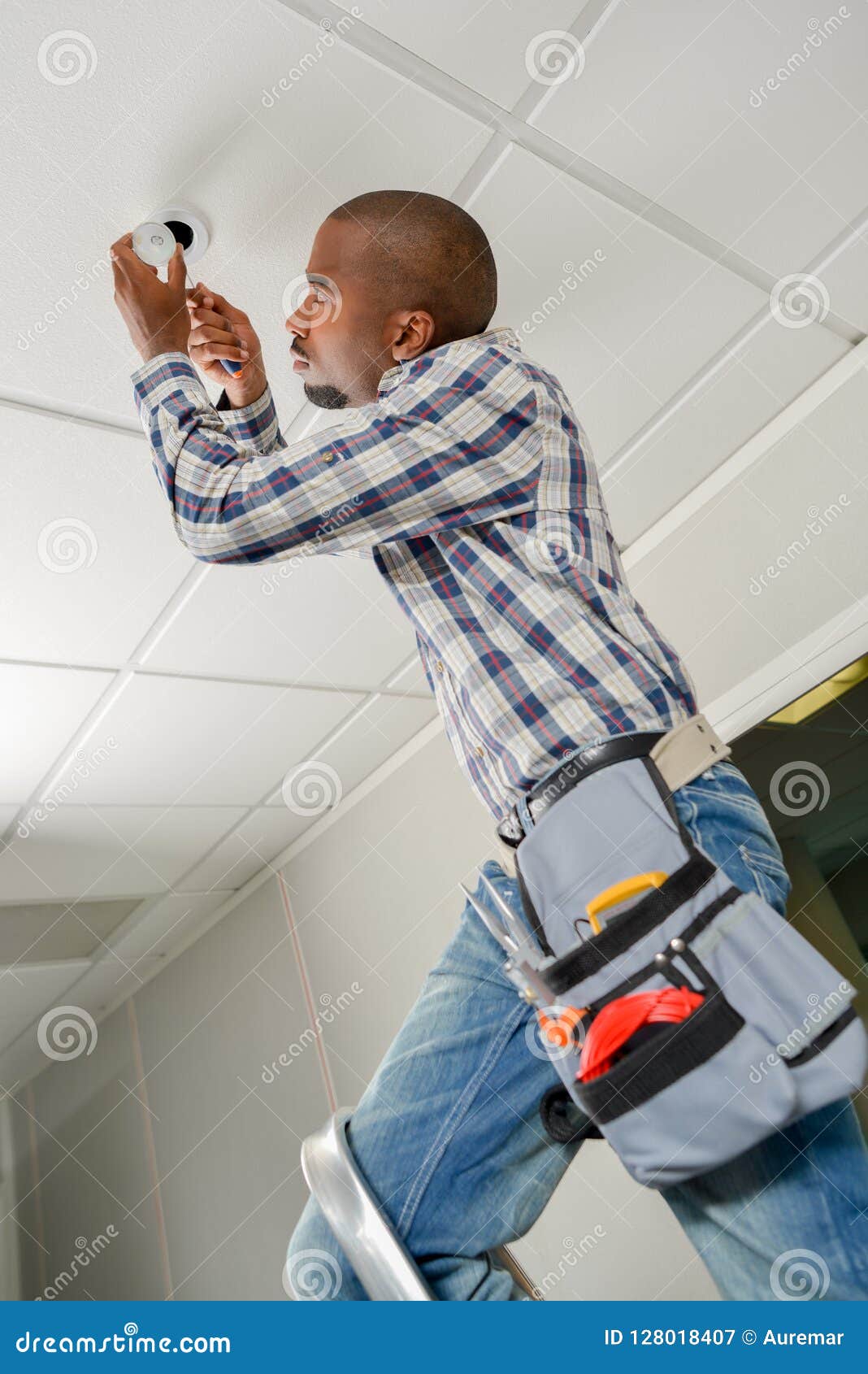 Replacing A Ceiling Bulb Stock Image Image Of Setting 128018407