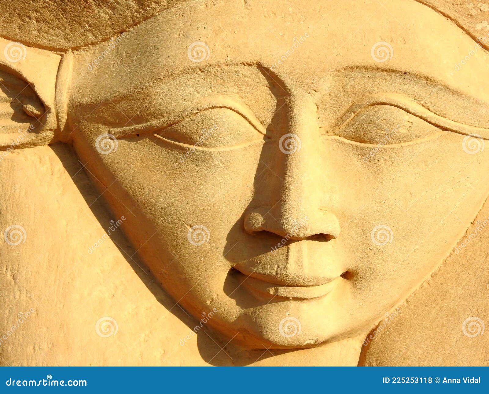  hathor. relieve diosa del amor .templo de dendera. egipto.