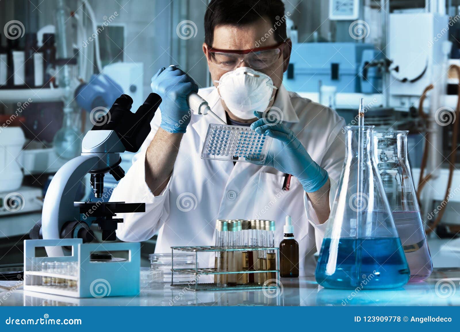 researcher working with microplate in the laboratory