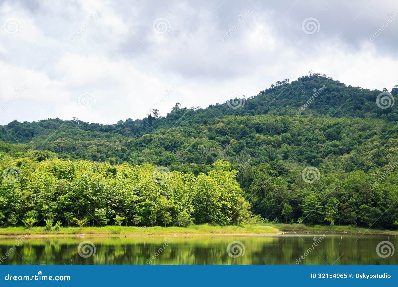 reservoir at jedkod pongkonsao natural study and ecotourism cent