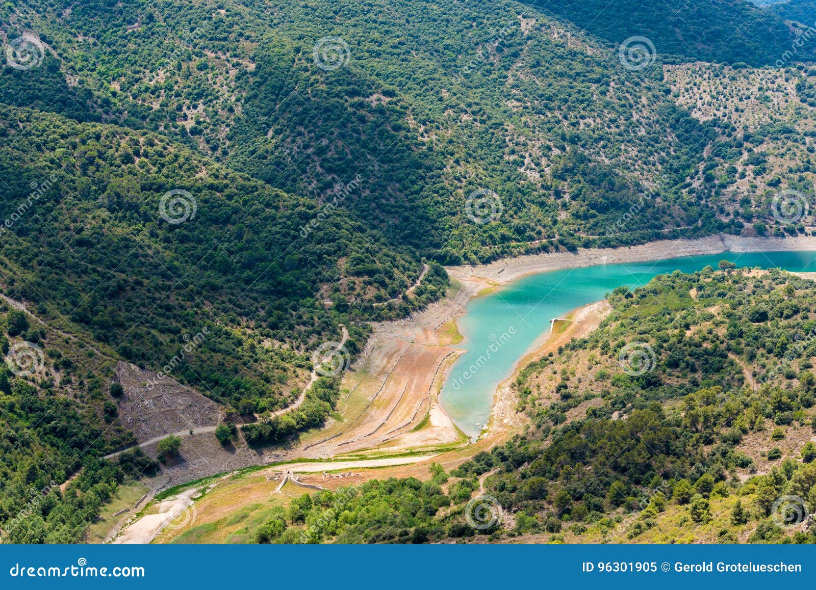 reservoir pantano de siurana, tarragona, catalunya, spain. top view.