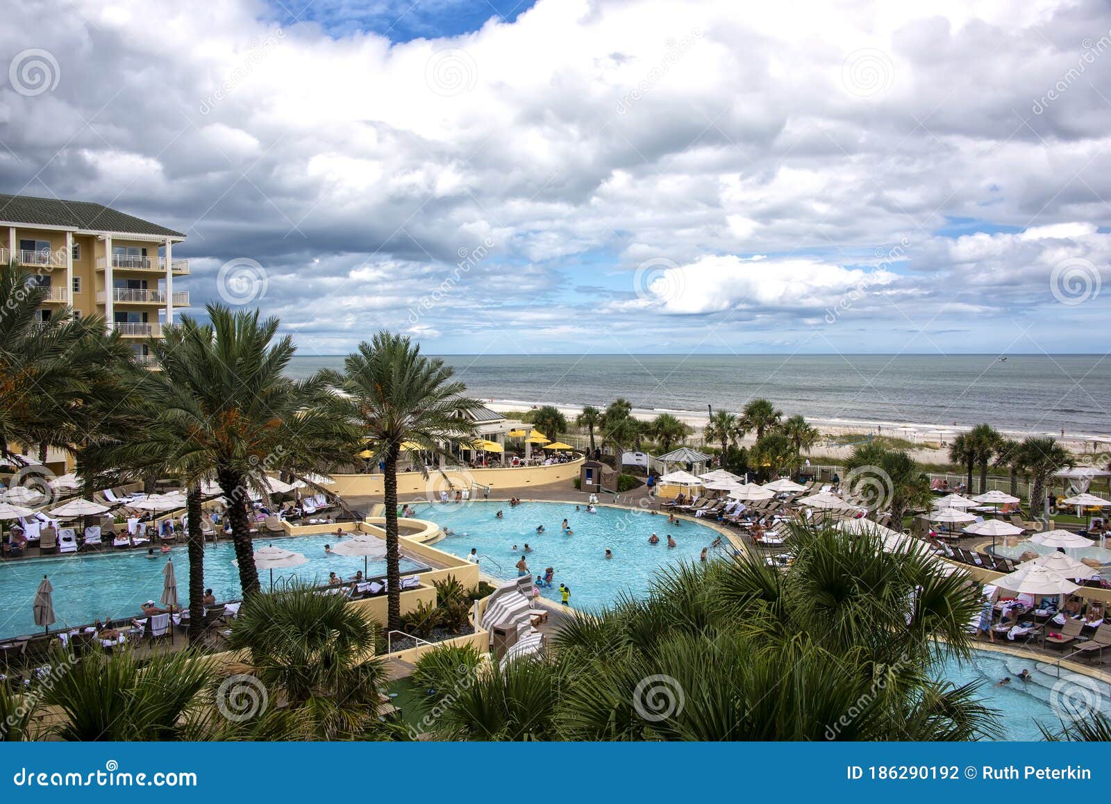 Resort on Summer Beach, Amelia Island, Florida Editorial Photography -  Image of hotel, people: 186290192