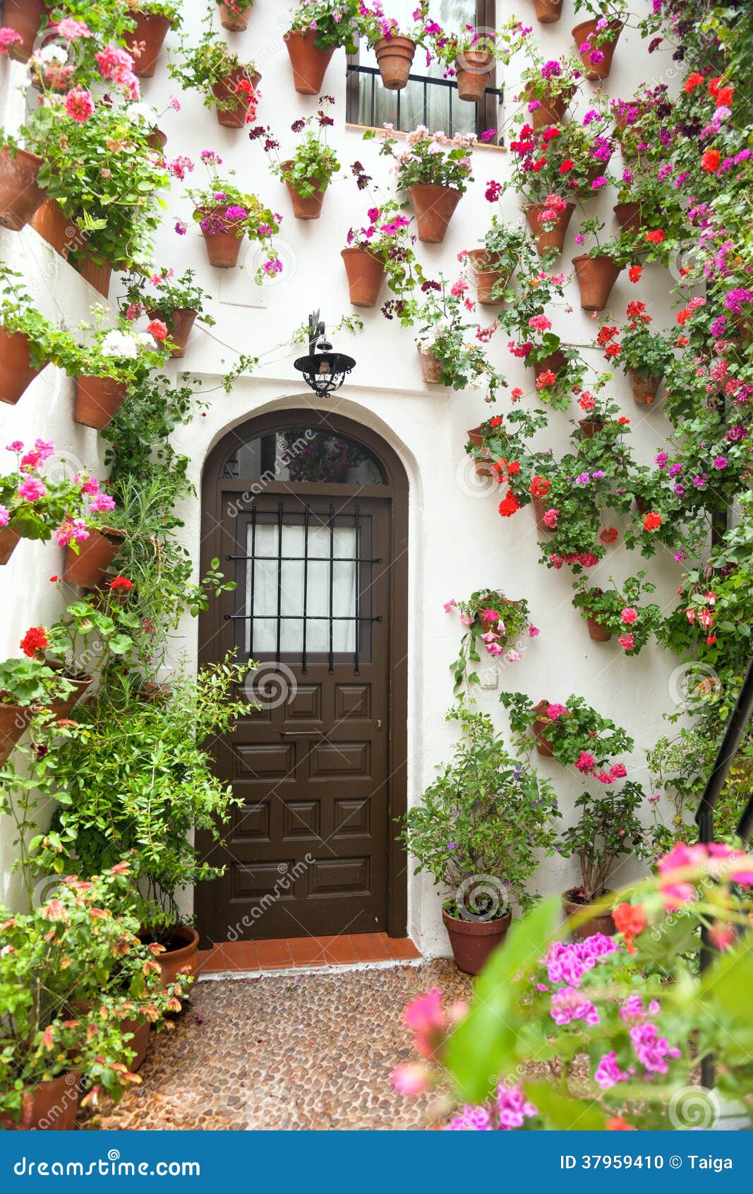 Ressort Et Décoration De Fleurs De Pâques De Vieille Chambre, Espagne,  L'Europe Photo stock - Image du lanterne, cour: 37959410