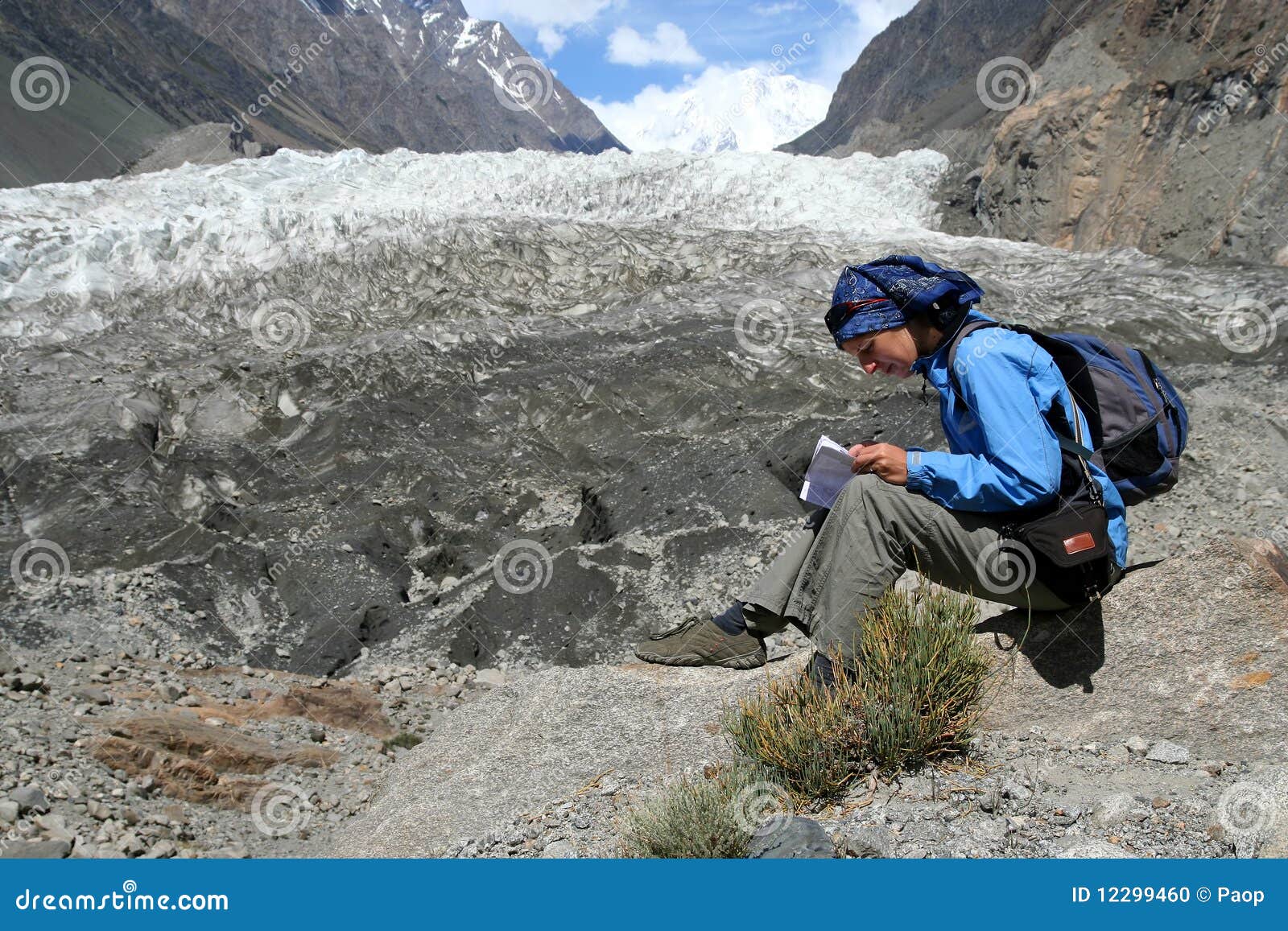 rest in front of the glaciar