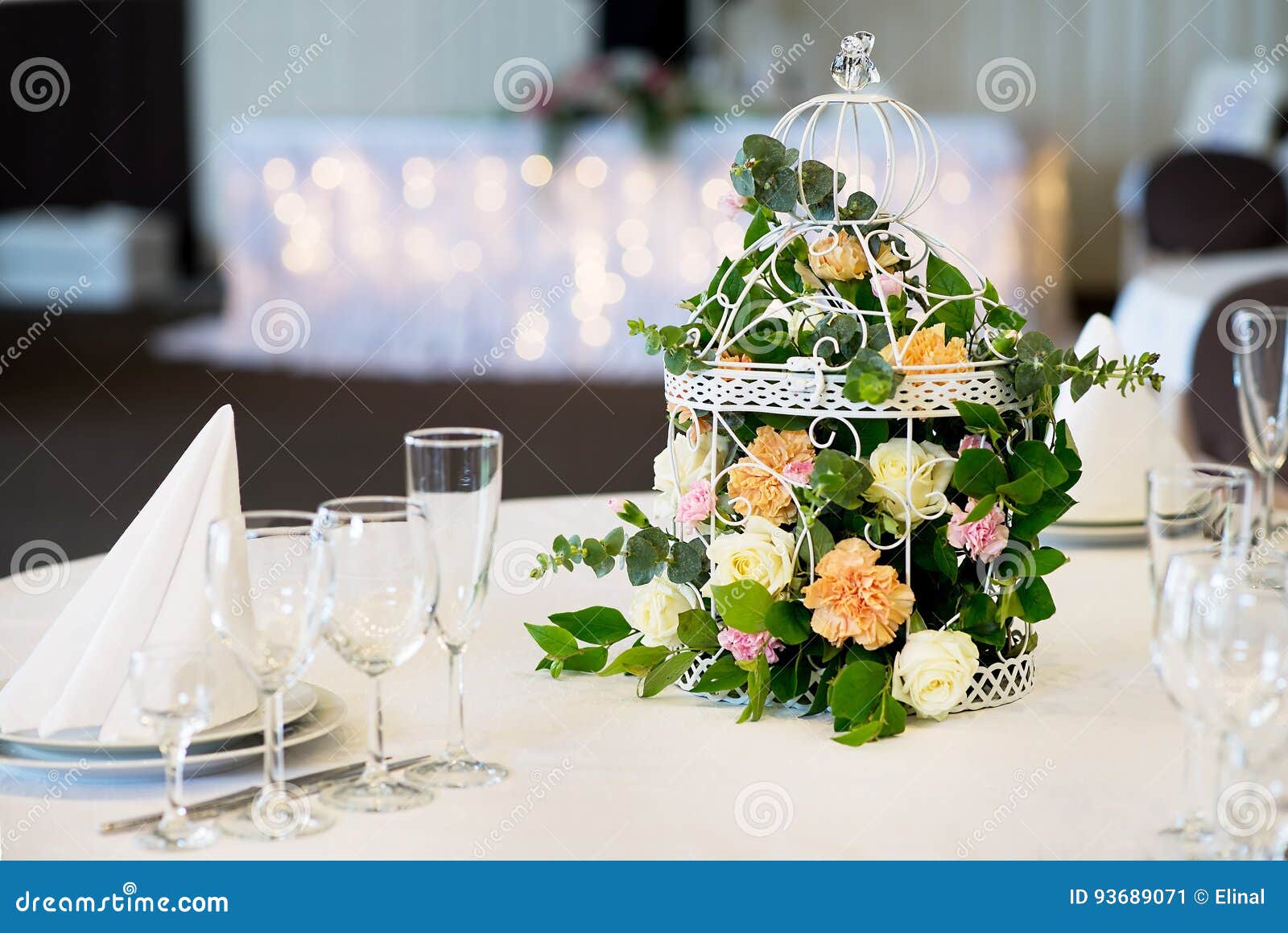 Restaurant De Table De Banquet De Mariage Avec Des Fleurs