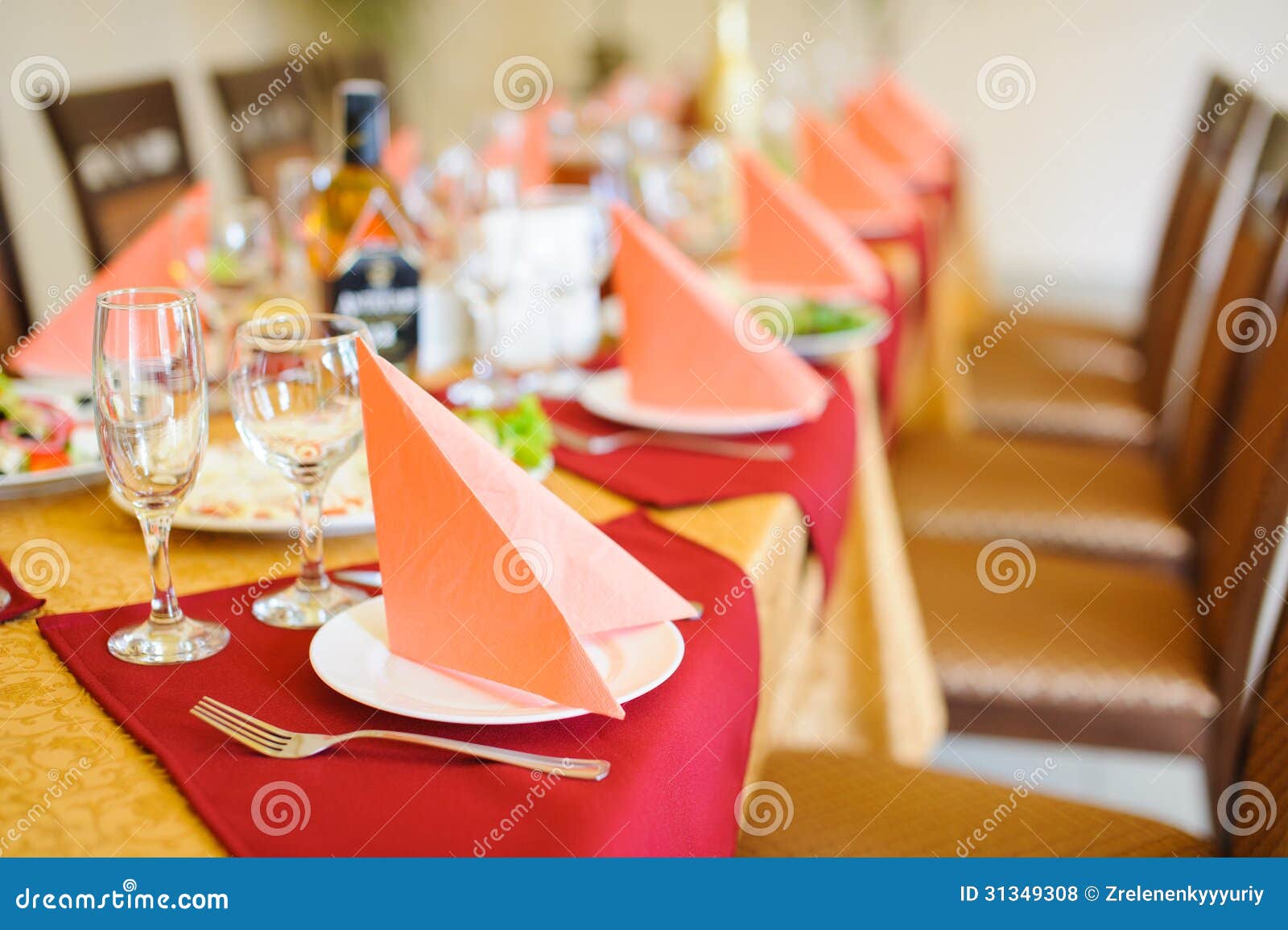 Restaurant Dinner Table Place Setting Stock Photo - Image of elegant