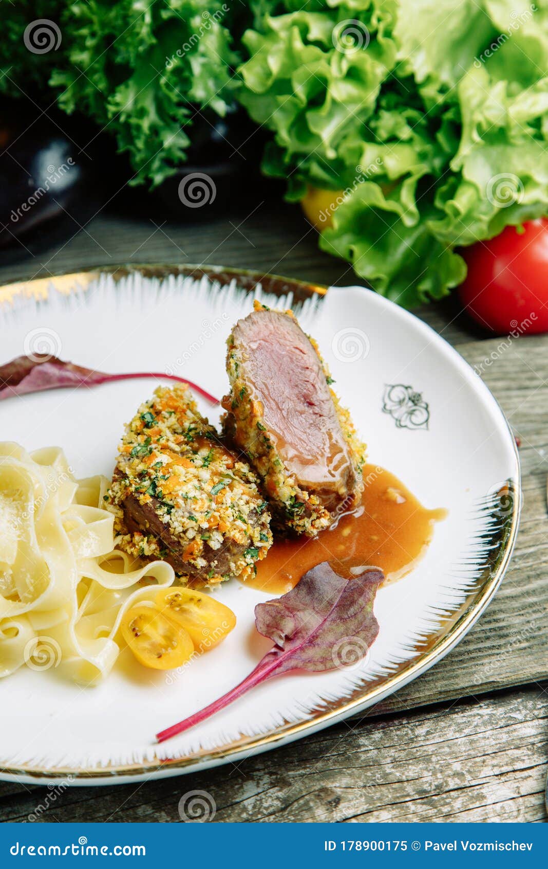 beef medium reir with macaroni on a plate