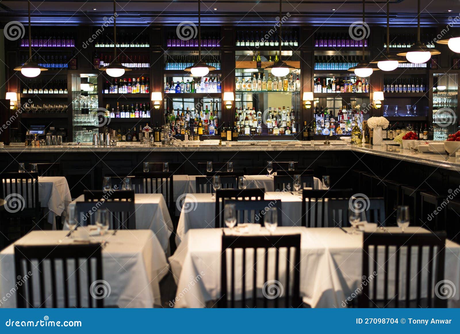 Restaurant et bar image stock éditorial. Image du table 27098704