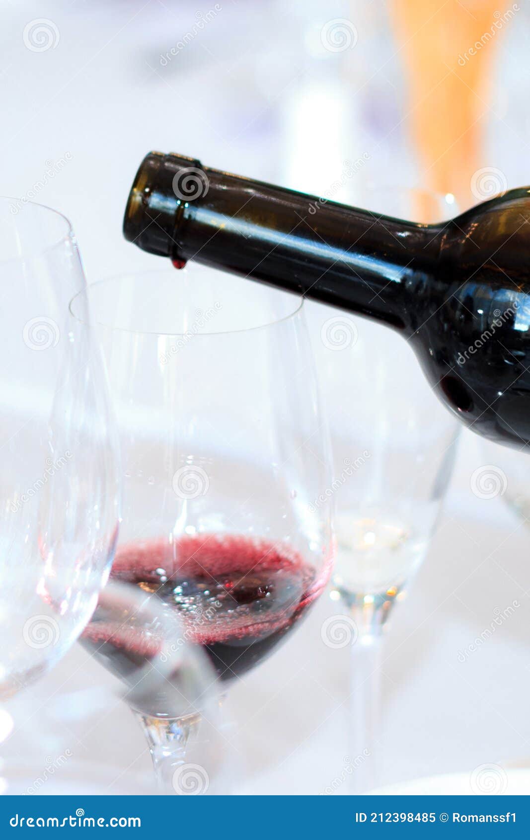 https://thumbs.dreamstime.com/z/restaurant-red-wine-poured-glass-wine-bubbling-glass-nearby-other-empty-wine-glasses-wine-has-212398485.jpg