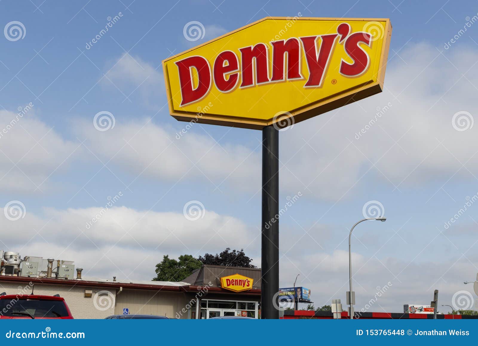 Restaurante E Jantar Ocasionais R?pidos Do ` S De Denny Dennys Foi Um  Favorito Tardio Do Alimento Para Gerações Mim Foto de Stock Editorial -  Imagem de golpe, restaurante: 153765448