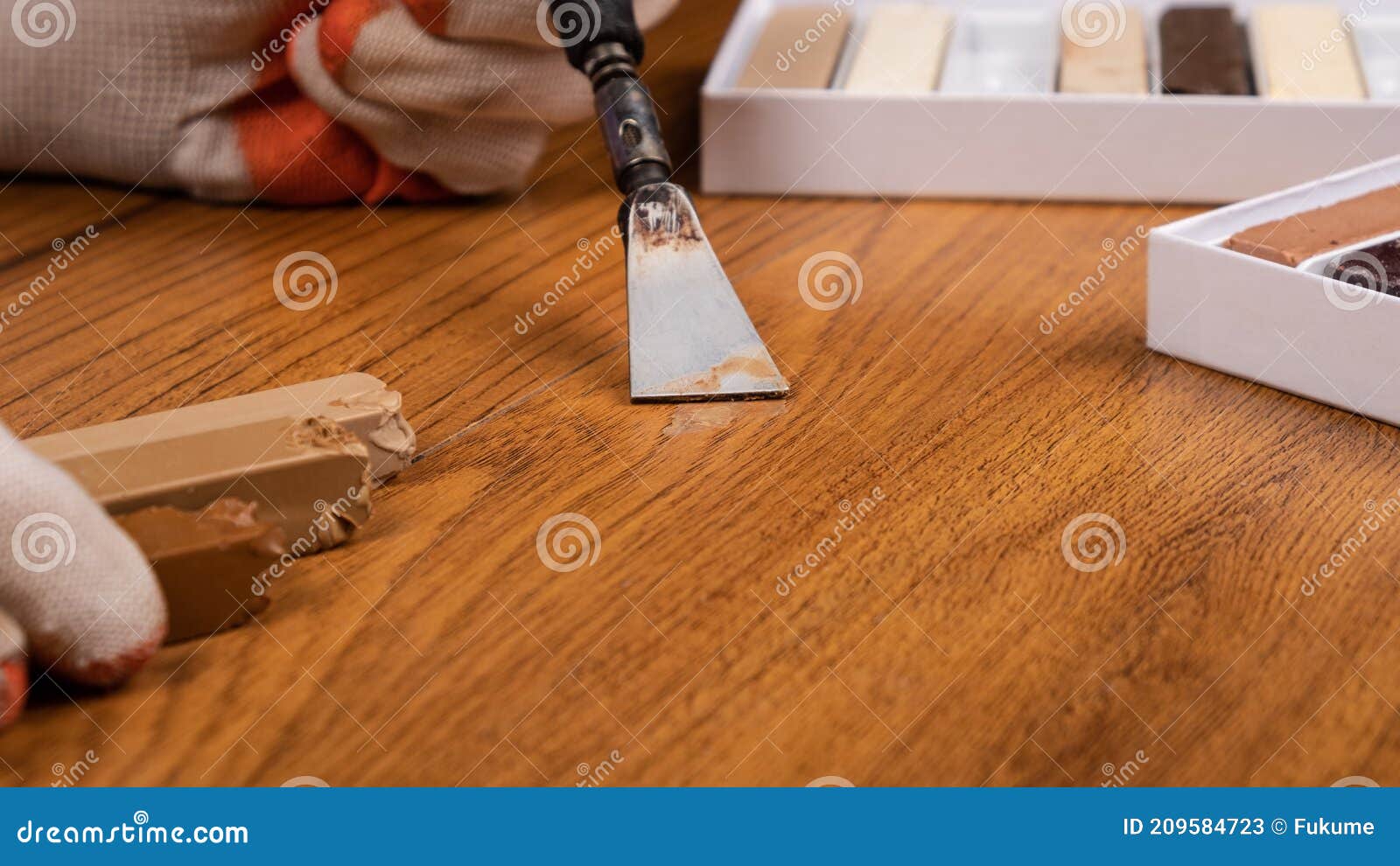 Restoration of Laminate with Wax, Repairing Chips in the Floor Stock