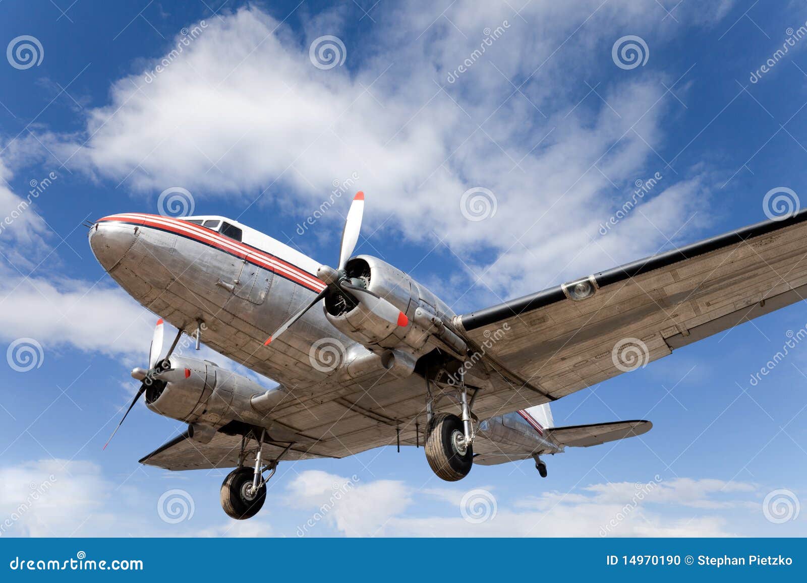 restored vintage airplane dc-3