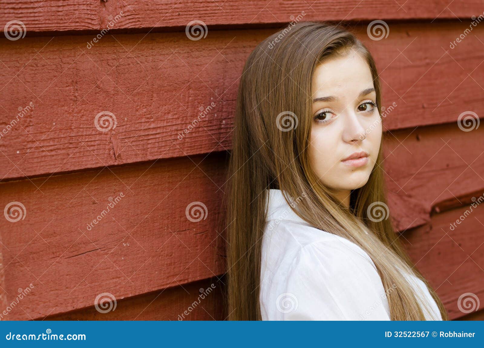 Retrato Al Aire Libre De Bastante Muchacha Adolescente Joven Imagen De Archivo Imagen De