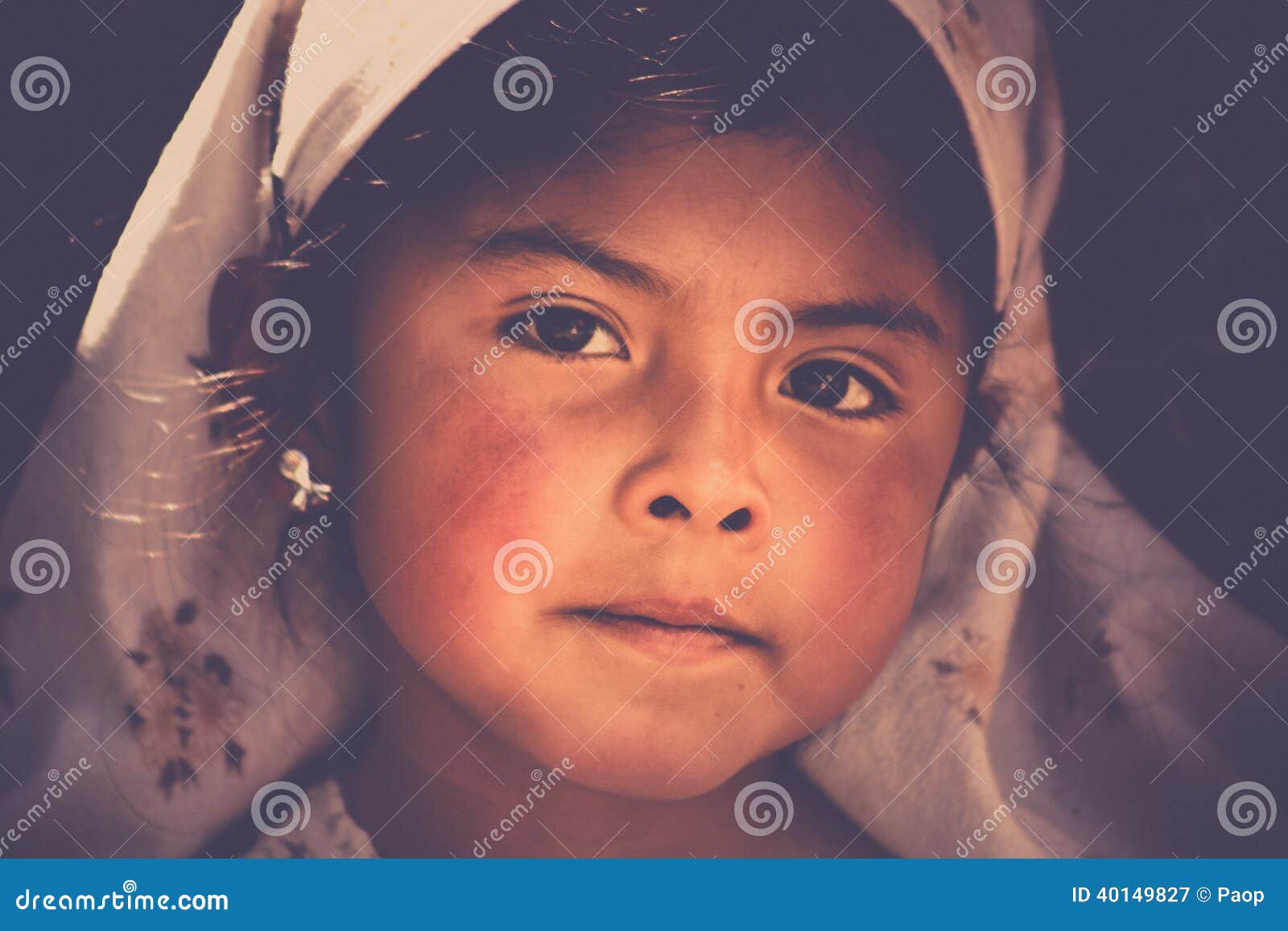 Retrato Boliviano Da Menina Fotografia Editorial - Imagem de étnico 