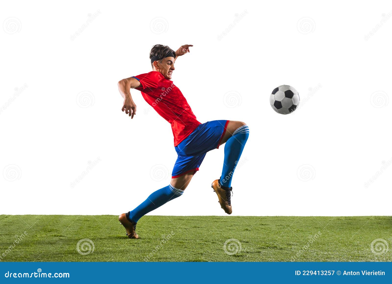 Atleta chutando bola de futebol silhueta de jogador de futebol