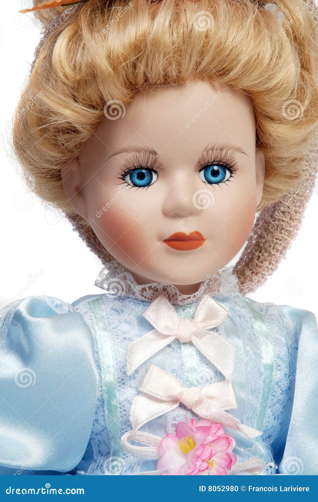 Retrato Do Rosto De Uma Boneca De Porcelana Antiga Foto de Stock - Imagem  de cara, cerâmico: 8052980, image size:1071x1690