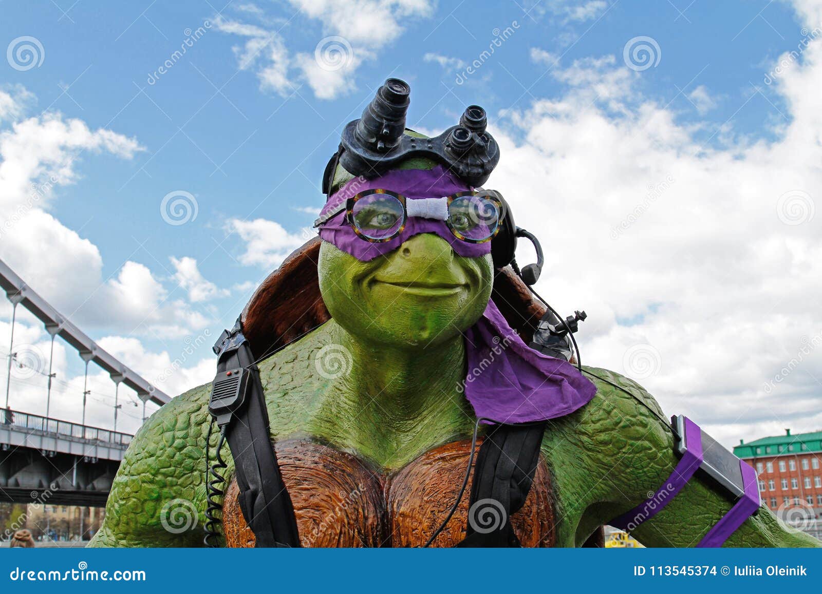 Retrato Da Figura Adolescente De Donatello Da Tartaruga Do Ninja Do Mutante  No Parque Muzeon Em Moscou Imagem de Stock Editorial - Imagem de cultura,  infância: 113545374