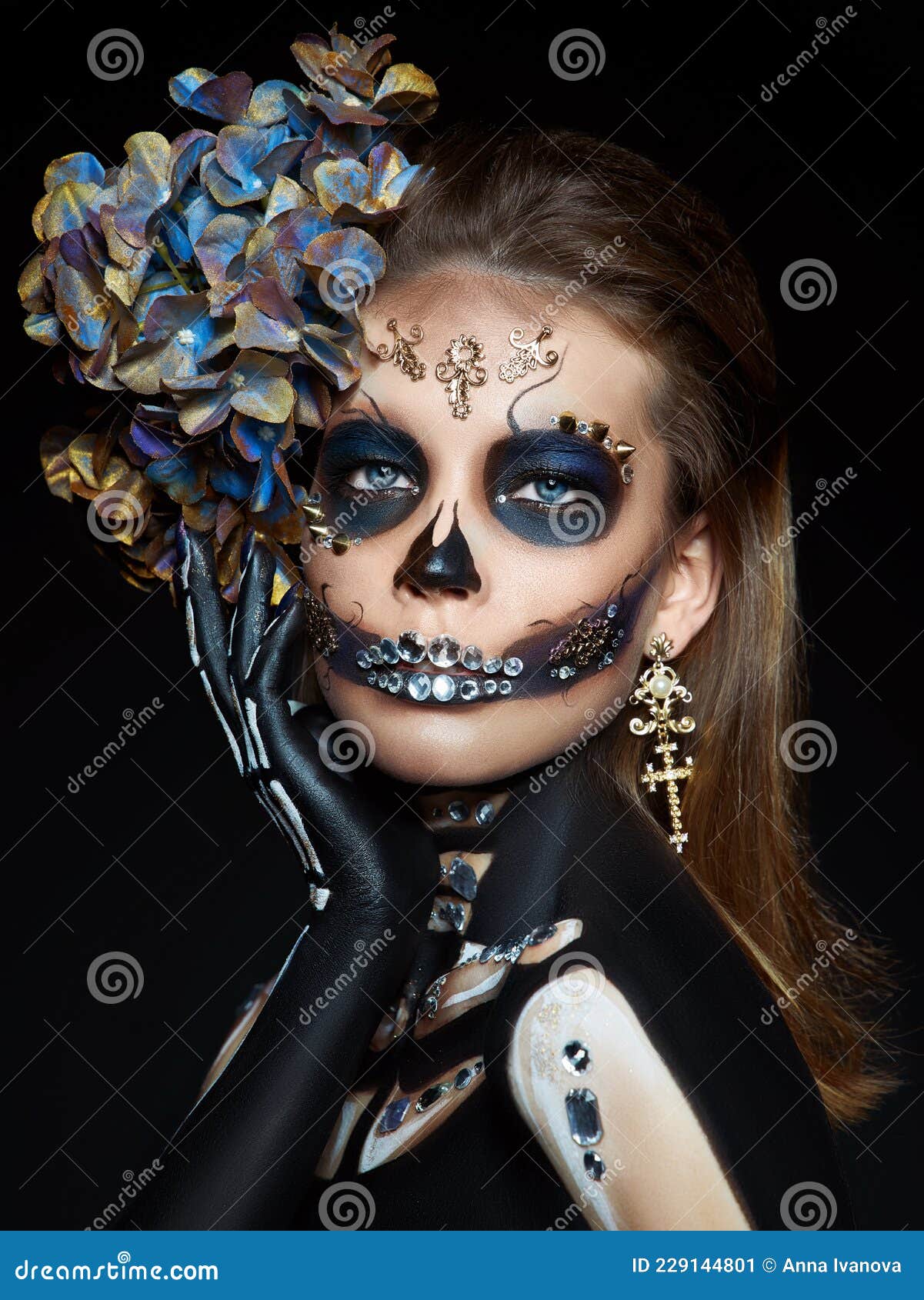 Ejemplo Estructuralmente Articulación Retrato De Belleza De Halloween De Una Mujer Esquelética De La Muerte  Maquillaje En La Cara. Disfraz De Halloween De La Muerte De Imagen de  archivo - Imagen de negro, cara: 229144801