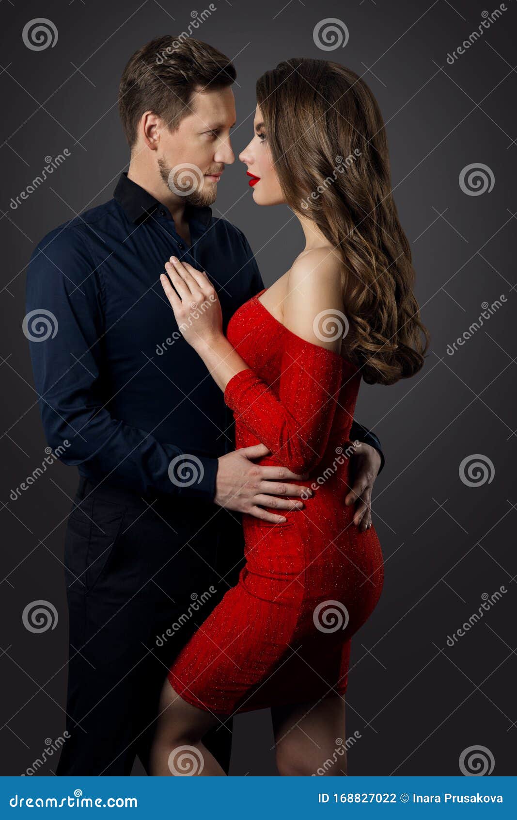 Retrato De Belleza Pareja, Mujer Bella Con Vestido Rojo Abrazando a Hombre Elegante, Cara a Cara Foto de archivo - Imagen de hermoso, cara: 168827022 Retrato De Belleza Pareja, Mujer Bella Con Vestido Rojo Abrazando a Hombre Elegante, Cara a Cara Foto de archivo - Imagen de hermoso, cara: 168827022