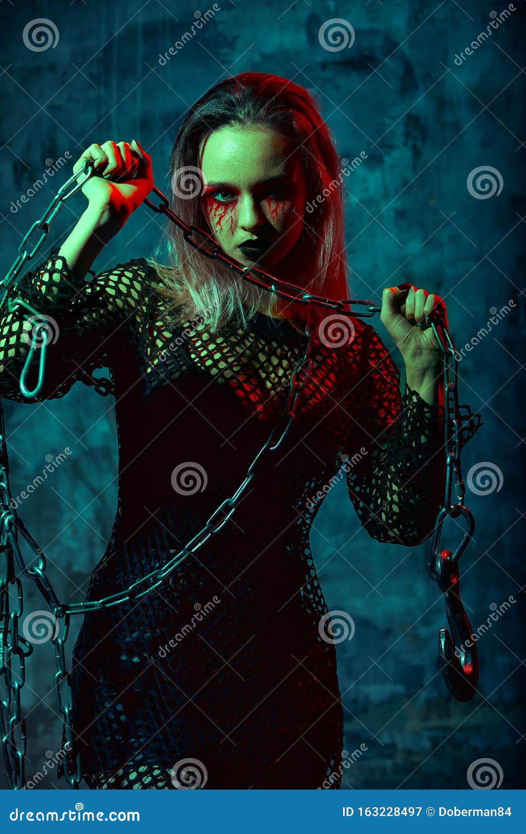 Retrato De Bruja Sexy Hermosa Con Maquillaje De Halloween Pintura Roja Y Negra Encadenar En Las Manos Imagen de archivo - Imagen de espantoso, agradable: 163228497 Retrato De Bruja Sexy Hermosa Con Maquillaje De Halloween Pintura Roja Y Negra Encadenar En Las Manos Imagen de archivo - Imagen de espantoso, agradable: 163228497