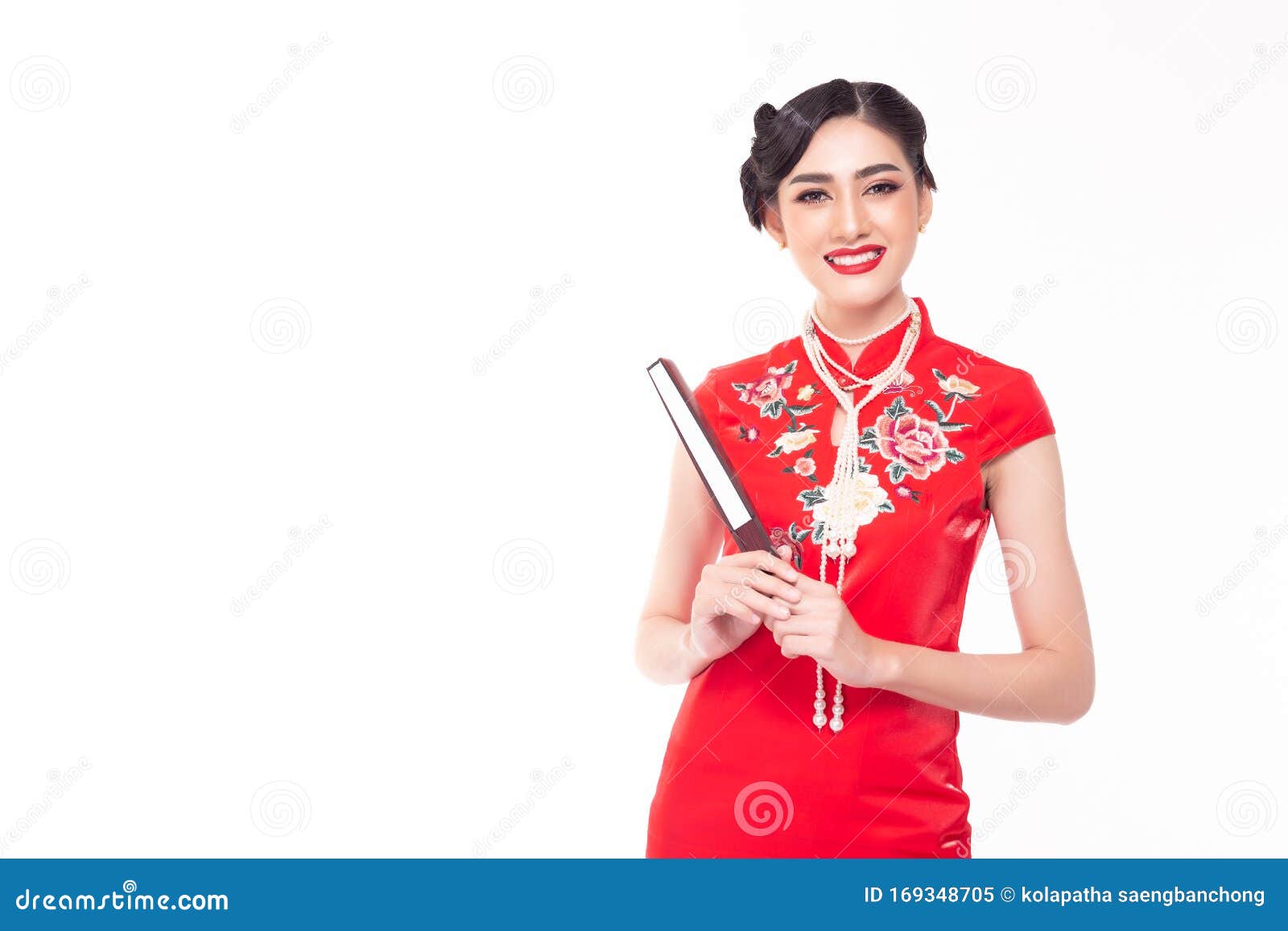 Retrato De Hermosa Joven China Atractiva Y Hermosa Joven Asiática Lleva  Vestido Chino, Aplica Hermoso Maquillaje Imagen de archivo - Imagen de  oriente, cultura: 169348705
