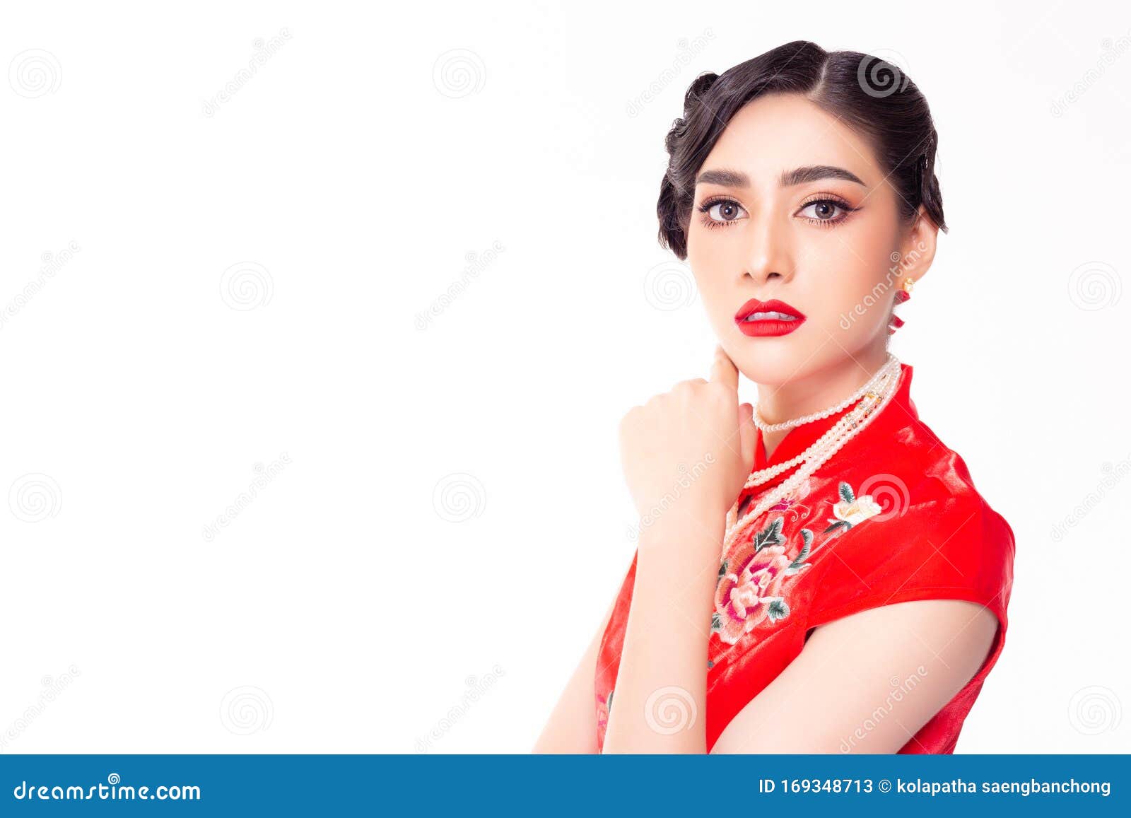 Retrato De Hermosa Joven China Atractiva Y Hermosa Dama Asiática Aplican  Hermoso Maquillaje, Labios Rojos, Buen Peinado Pr Imagen de archivo -  Imagen de celebre, chino: 169348713