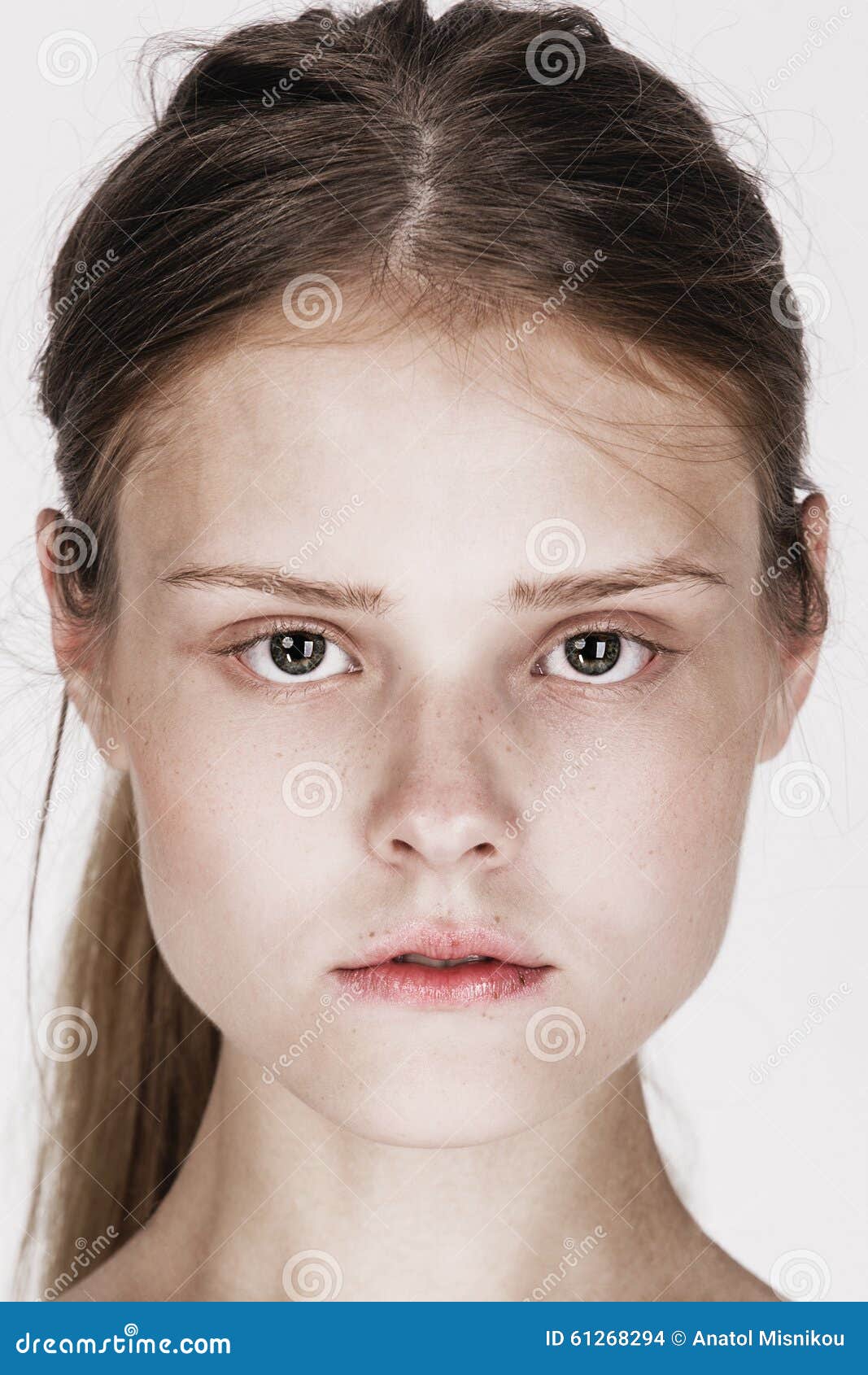 Retrato De La Cara Del Primer De La Mujer Joven Sin Maquillaje Foto de archivo - Imagen de mirando, frescura: 61268294 Retrato De La Cara Del Primer De La Mujer Joven Sin Maquillaje Foto de archivo - Imagen de mirando, frescura: 61268294