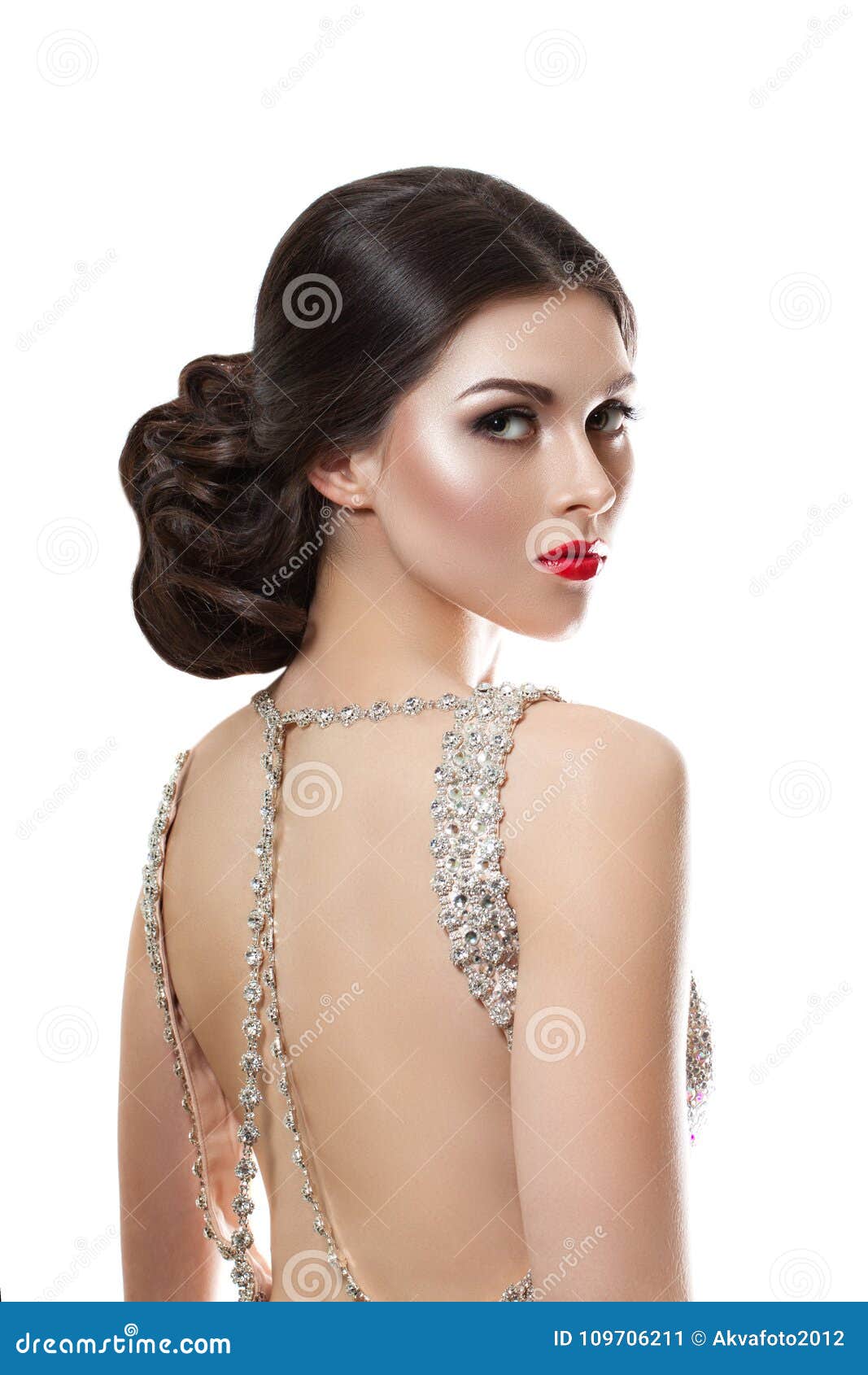 Retrato De La Moda De La Belleza De Un Modelo Hermoso En Un Vestido De Noche Bordado Con Las Piedras Imagen de archivo - Imagen de muchacha, salud: 109706211 Retrato De La Moda De La Belleza De Un Modelo Hermoso En Un Vestido De Noche Bordado Con Las Piedras Imagen de archivo - Imagen de muchacha, salud: 109706211