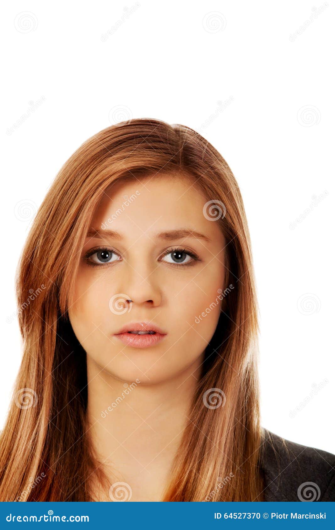 Retrato De La Mujer Adolescente Con La Cara Seria Foto De Archivo