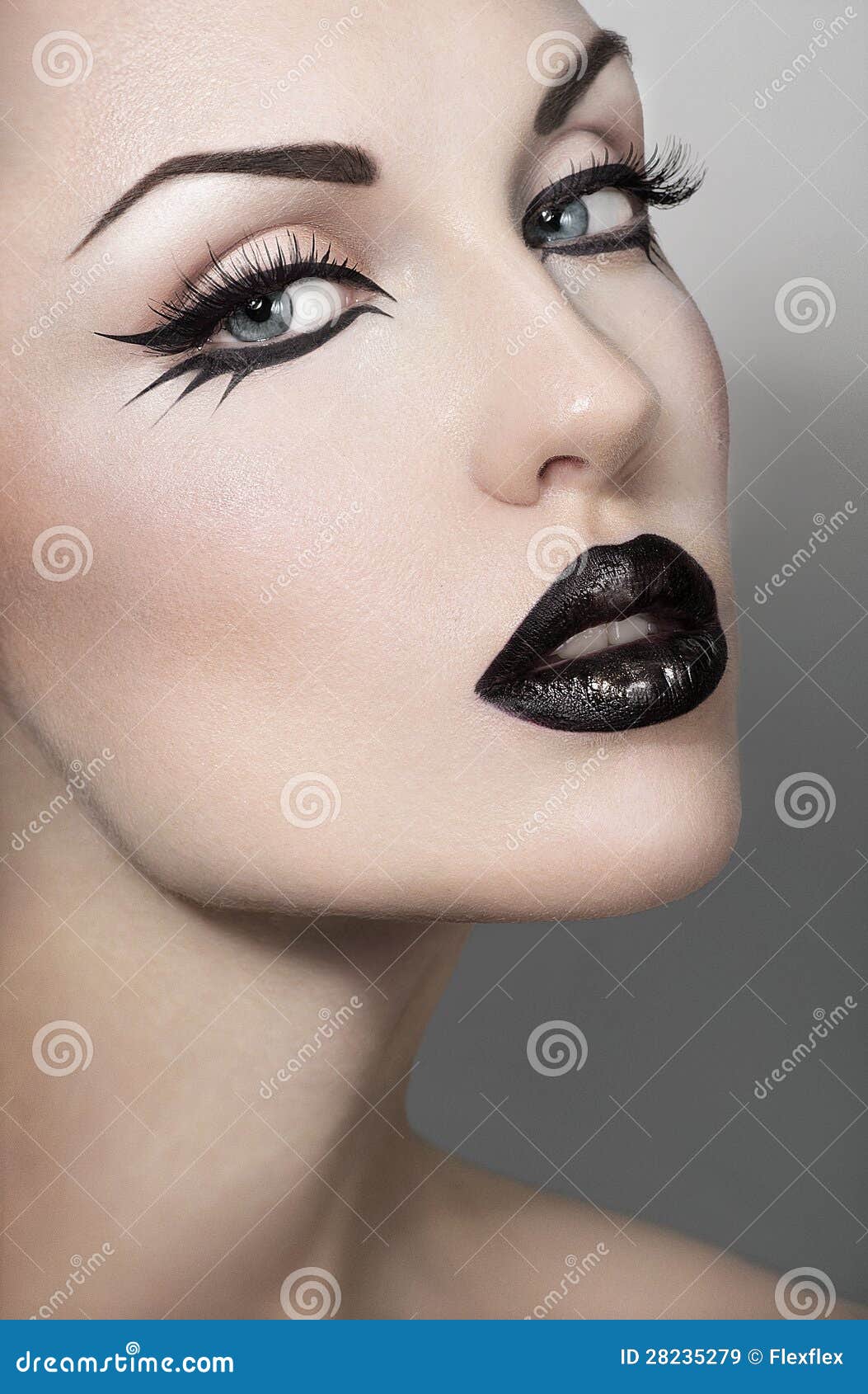 Retrato De Mujer Atractiva Con Maquillaje Gótico Imagen de archivo - ojos, 28235279