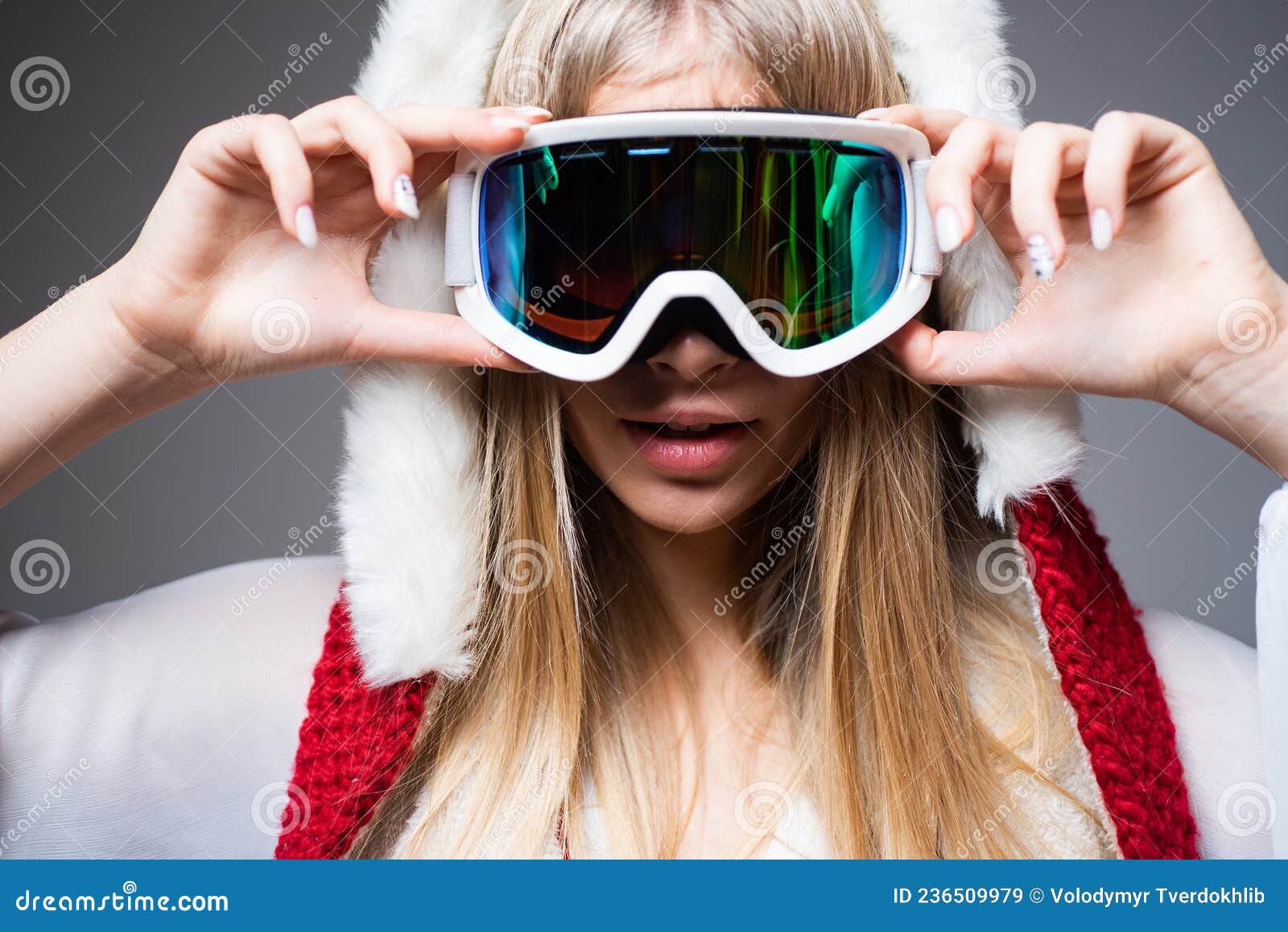 Retrato De Mujer Snowboard O Esquiadora En Gafas De Nieve. Niña En Gafas De  Esquí. Imagen de archivo - Imagen de persona, equipo: 236509979