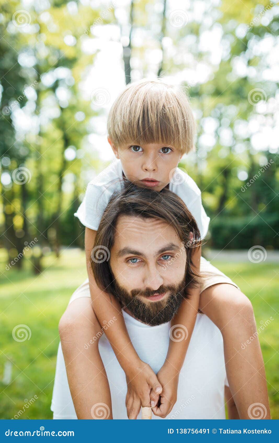 Foto de menino bonito moreno