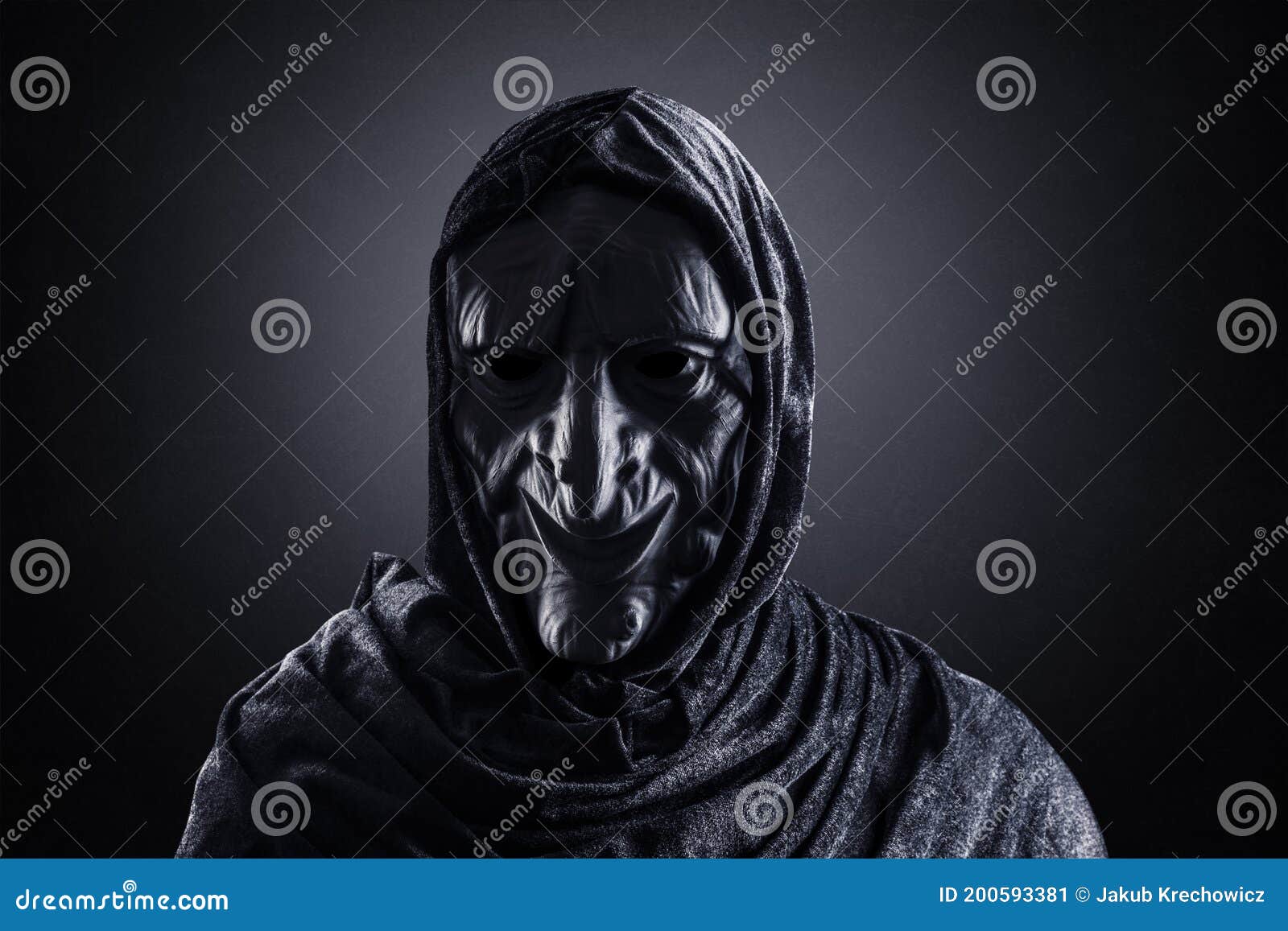 Retrato Bruxa Assustadora Com Espada Vestida Manto Vermelho Contra Fundo  fotos, imagens de © fxquadro #625255858