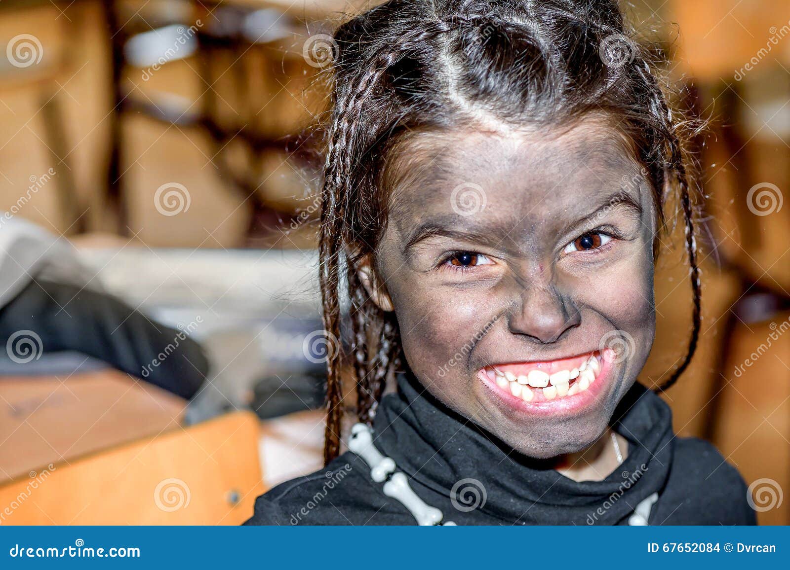 Cavalo De Equitação De Duas Meninas No Verão Em Ada Bojana, Monte Foto de  Stock - Imagem de meninas, povos: 76639270