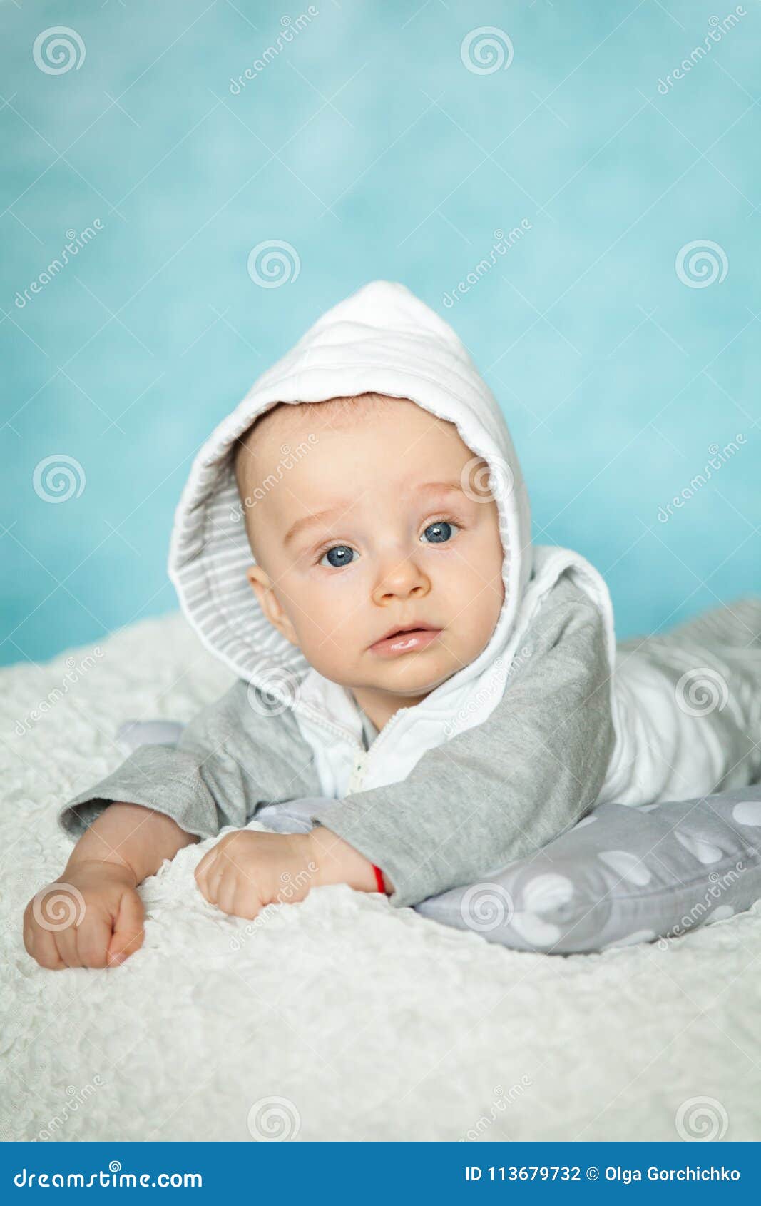 Retrato De Un Bebe Lindo De 6 Meses Foto De Archivo Imagen De Inocencia Felicidad Retrato De Un Bebe Lindo De 6 Meses Foto De Archivo Imagen De Inocencia Felicidad