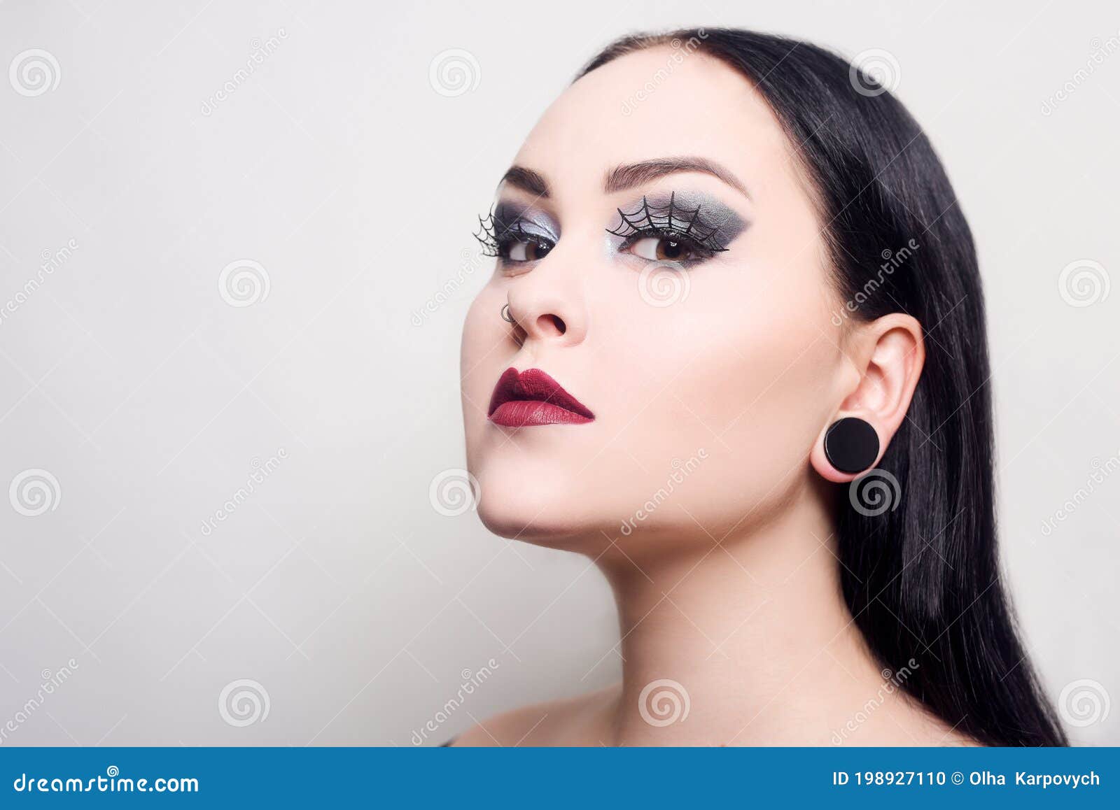 Retrato De Una Morena. Halloween Mujer Maquillaje Telaraña En Pestañas Foto de archivo - Imagen de mujeres, hermoso: 198927110 Retrato De Una Morena. Halloween Mujer Maquillaje Telaraña En Pestañas Foto de archivo - Imagen de mujeres, hermoso: 198927110
