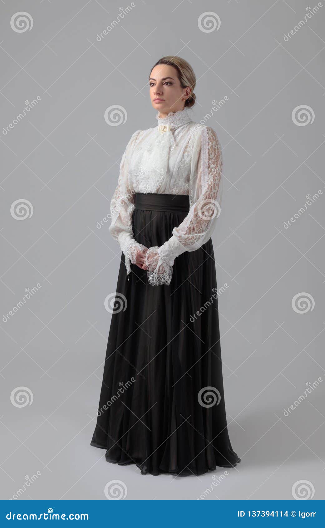De Mujer En Ropa Victoriana Foto de archivo - Imagen de cara,