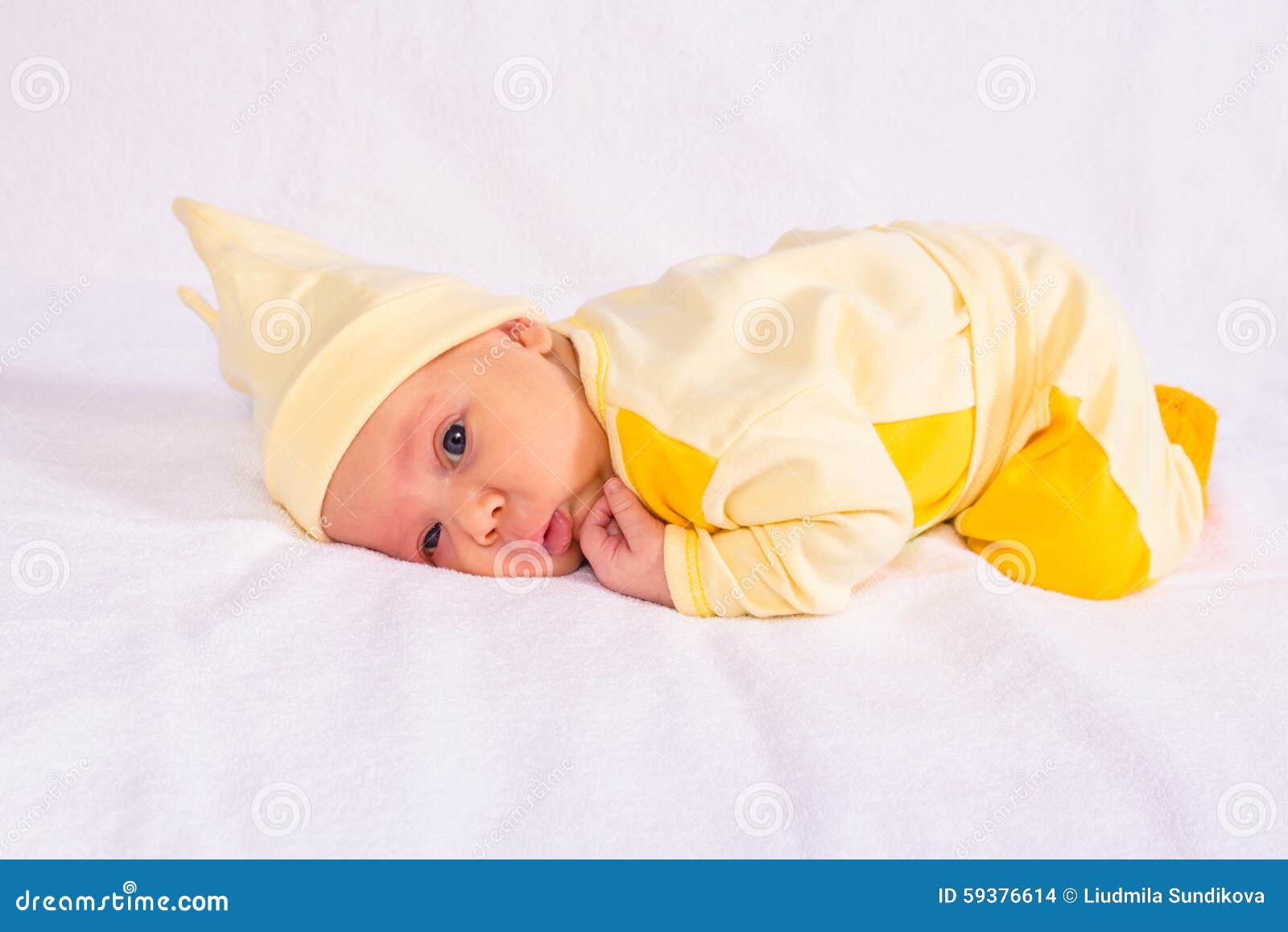 Cualquier Giotto Dibondon Galaxia Retrato Del Bebé En Ropa Amarilla Foto de archivo - Imagen de manta, fondo:  59376614