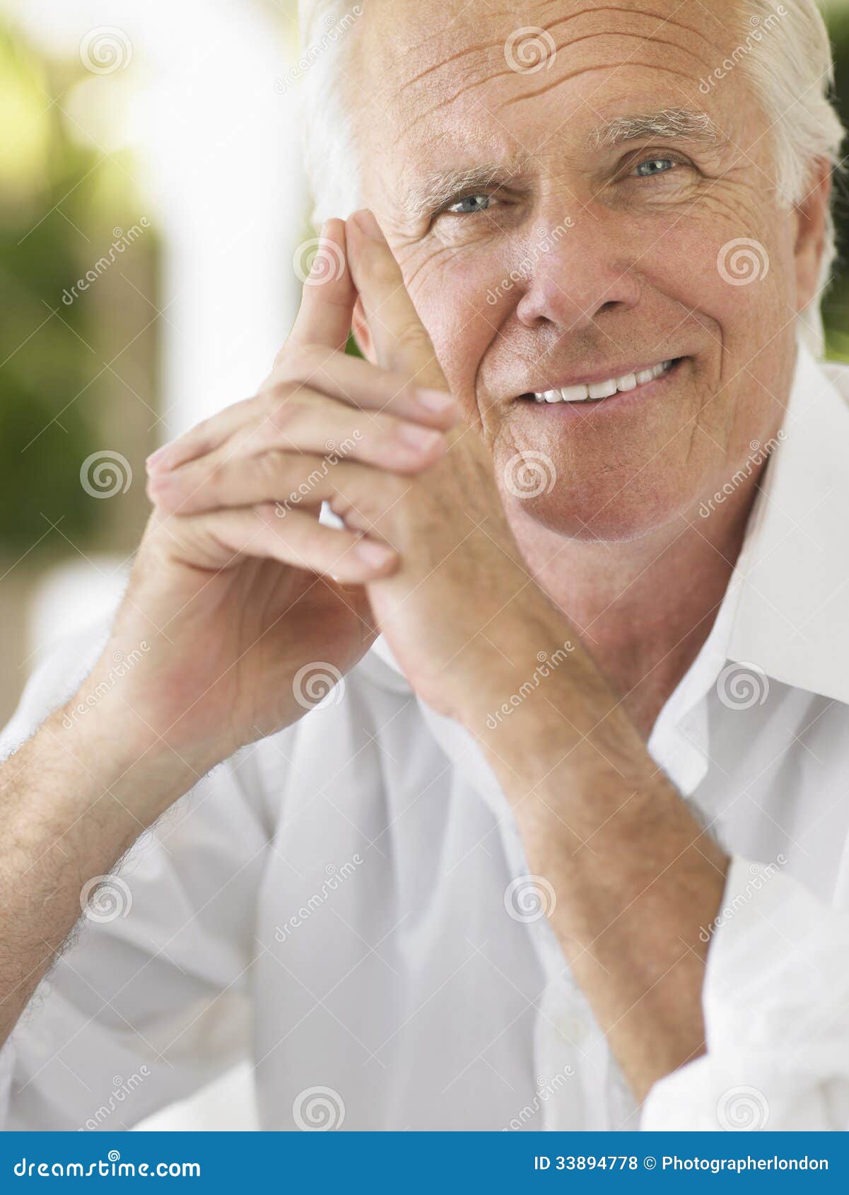 Retrato Del Hombre Maduro Sonriente Foto de archivo Imagen de pelo