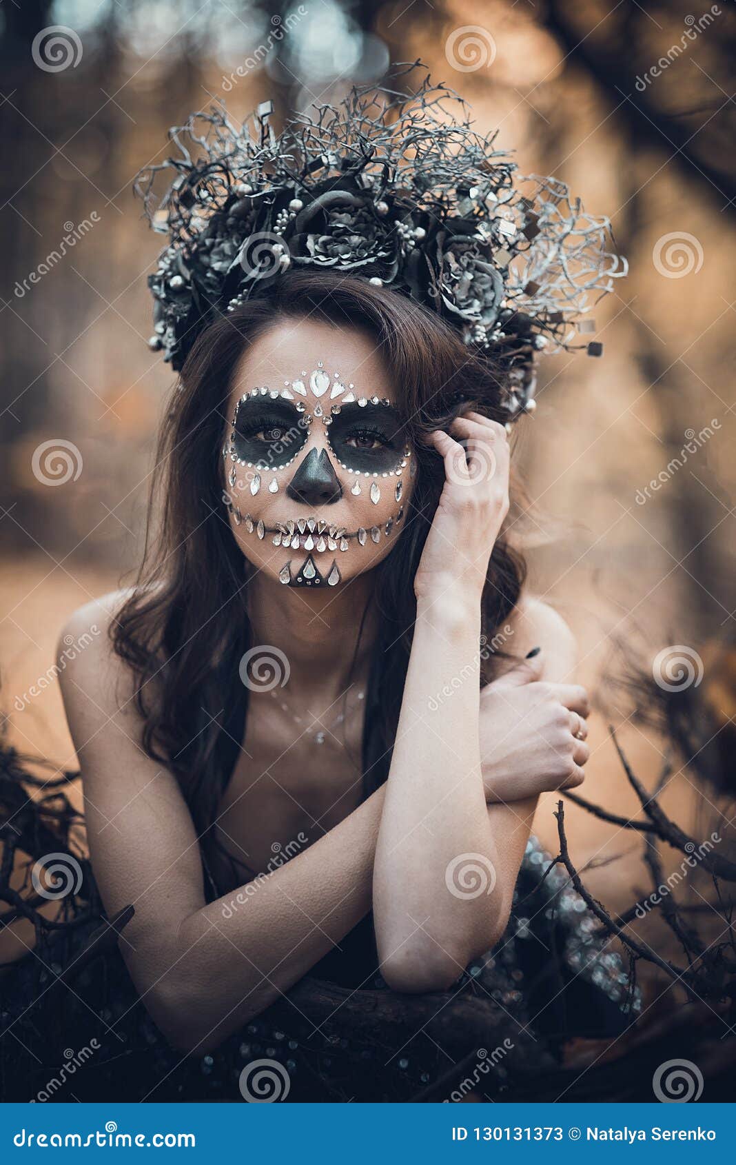 Retrato Del Primer De Calavera Catrina En Vestido Negro Maquillaje Del  Cráneo Del Azúcar Dia De Los Muertos Día De Los Muertos Ví Imagen de  archivo - Imagen de muerto, halloween: 130131373
