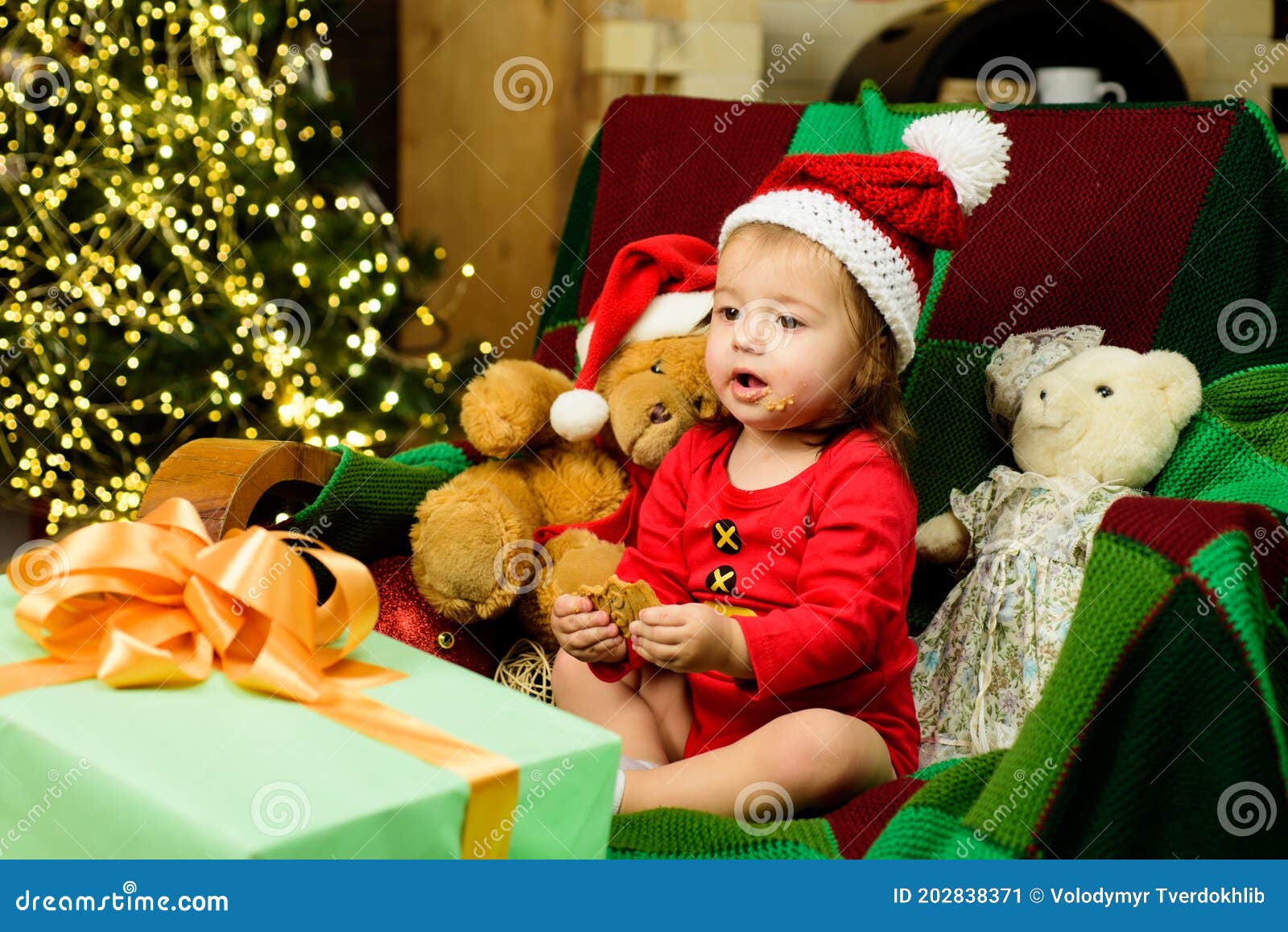 Retrato Do Bebê Em Roupas Santa E Chapéu De Natal. Criança Do Ano Novo. Imagem de Stock - Imagem de alegria, retrato: 202838371 Retrato Do Bebê Em Roupas Santa E Chapéu De Natal. Criança Do Ano Novo. Imagem de Stock - Imagem de alegria, retrato: 202838371
