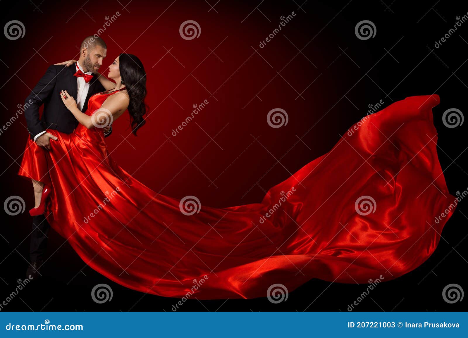 Retrato Feliz De Pareja De Bailarinas Mujer Con Vestido De Seda Roja Y Un Hombre Apuesto De Barba Con Traje De Tela Ondulante Imagen de archivo - Imagen de elegante, ropas: 207221003 Retrato Feliz De Pareja De Bailarinas Mujer Con Vestido De Seda Roja Y Un Hombre Apuesto De Barba Con Traje De Tela Ondulante Imagen de archivo - Imagen de elegante, ropas: 207221003