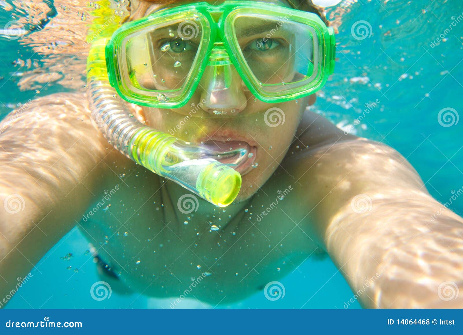 Retrato Que Bucea Del Hombre Foto de archivo Imagen de persona