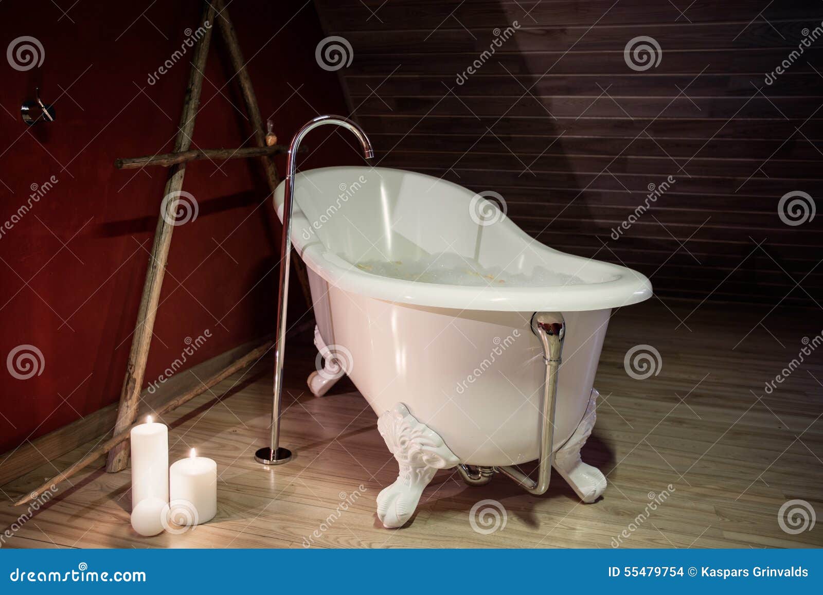 Retro- Bad stockfoto. Bild von möbel, badewanne, wohnung - 55479754