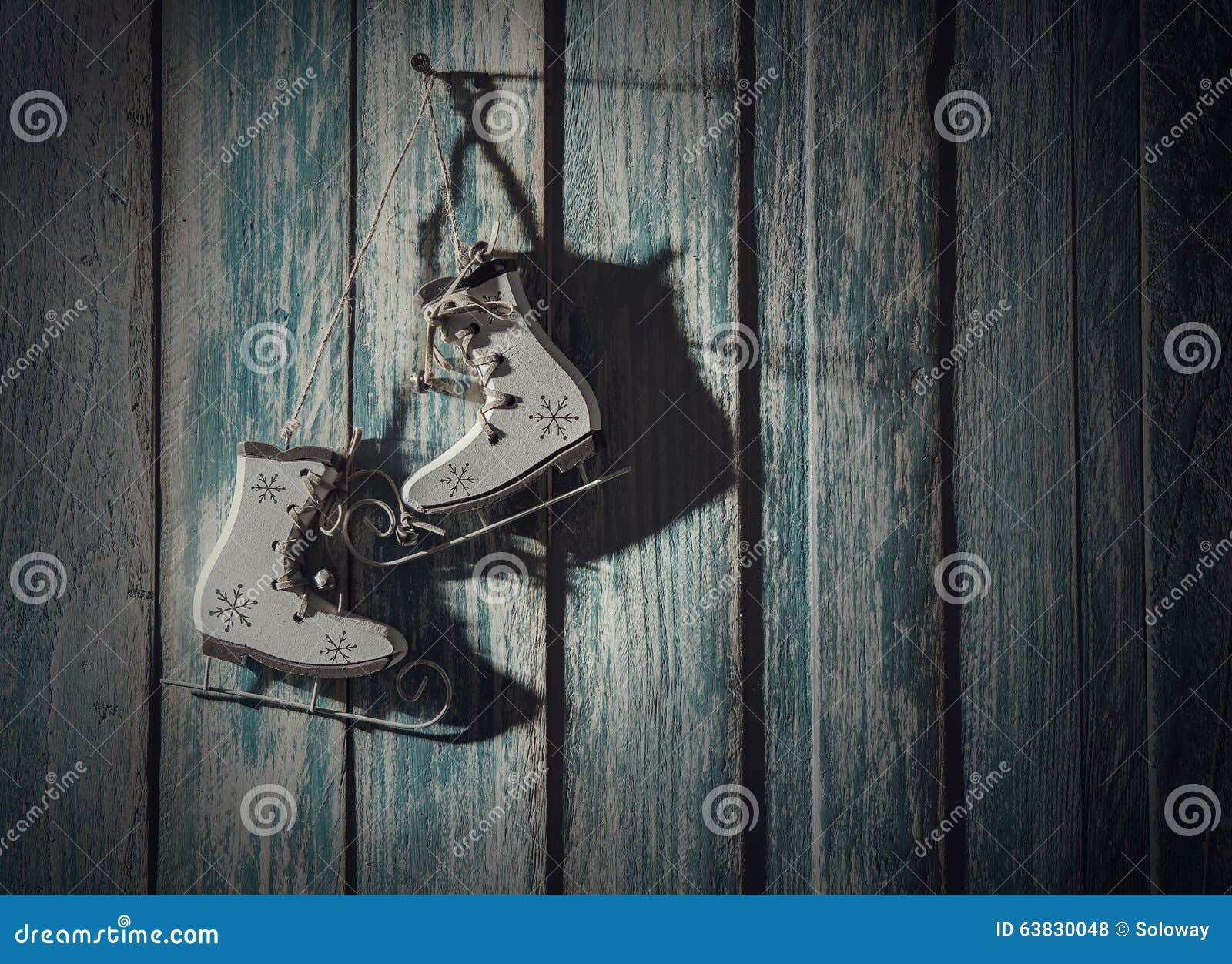 retro ice skates decoratian for christmas tree
