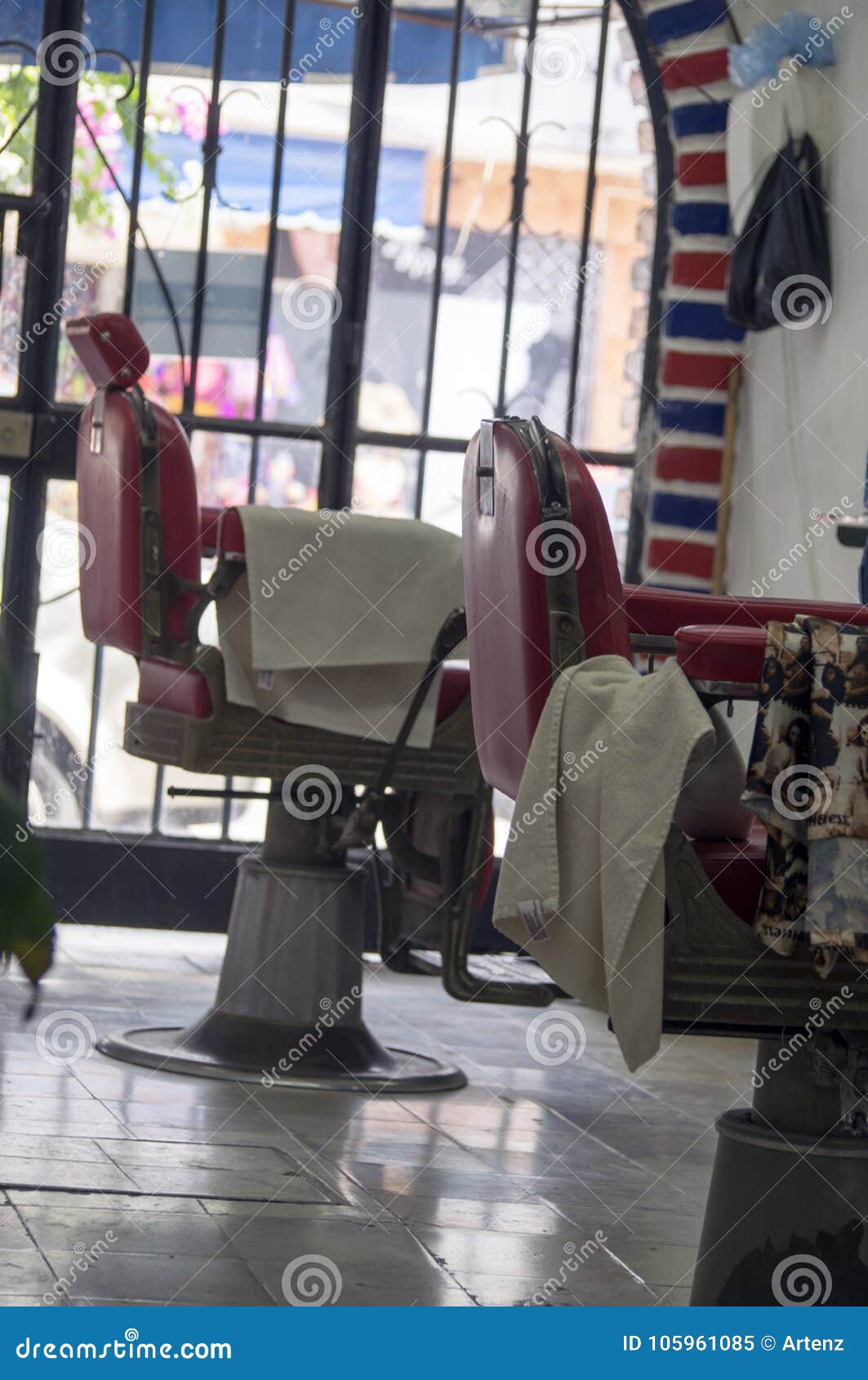 Retro Red Barbar S Chair Barber Shop Stock Image Image Of Metal