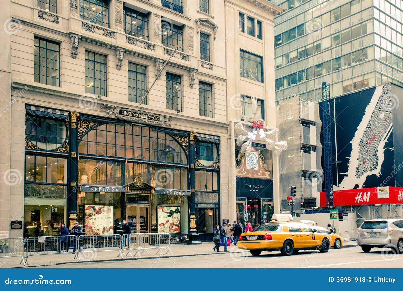 279 New York Fifth Ave Shopping Stock Photos - Free & Royalty-Free Stock  Photos from Dreamstime